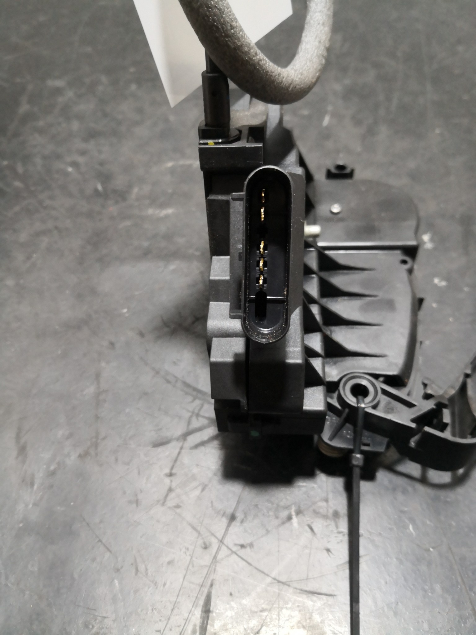 Fecho da Porta Frente Esq FORD FOCUS III | 10 -  Imagem-1