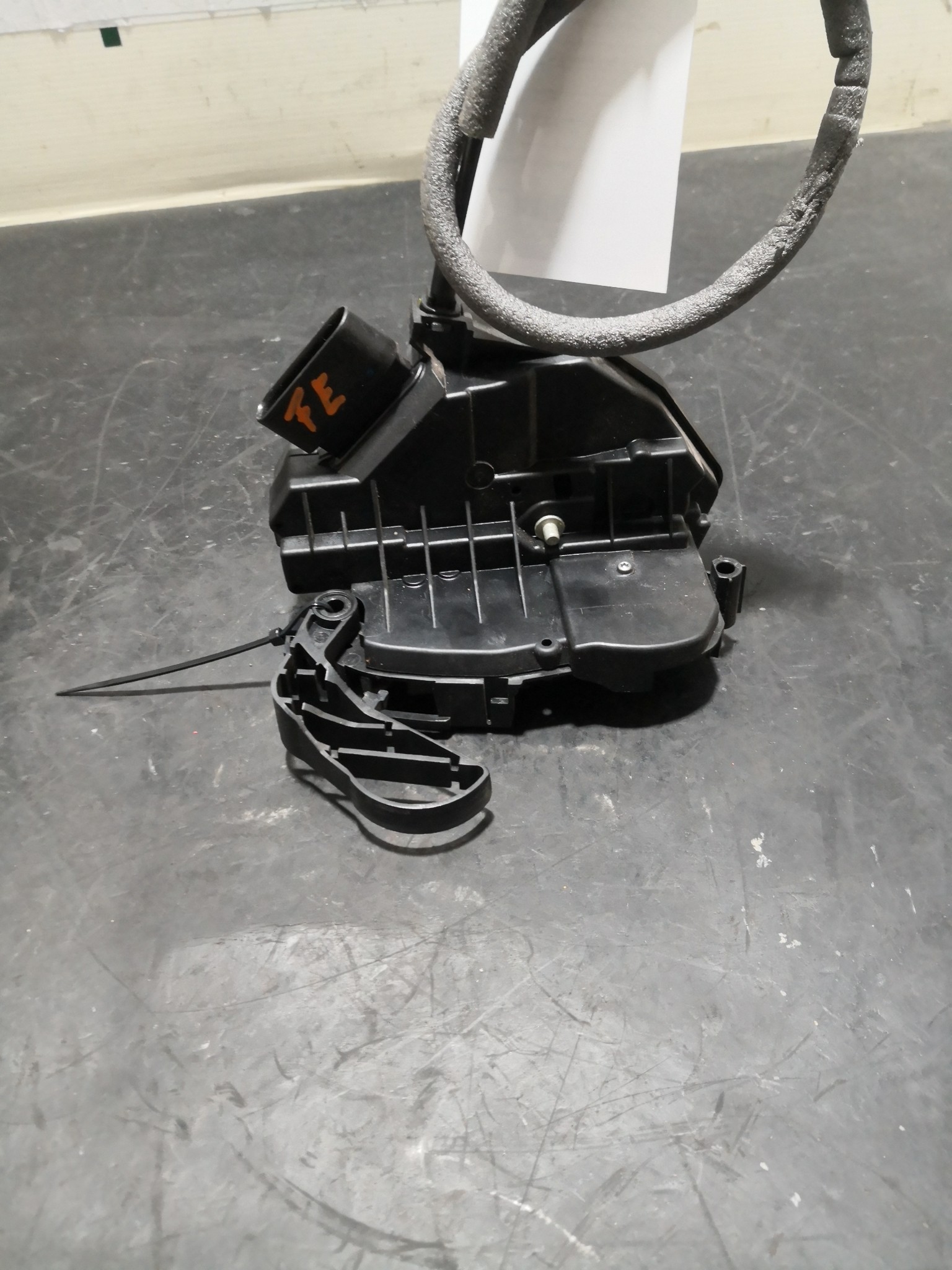 Fecho da Porta Frente Esq FORD FOCUS III | 10 -  Imagem-2