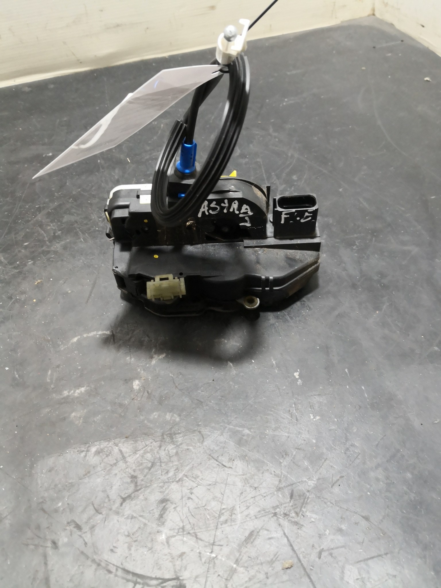 Fecho da Porta Frente Esq OPEL ASTRA J (P10) | 09 - 15 Imagem-1