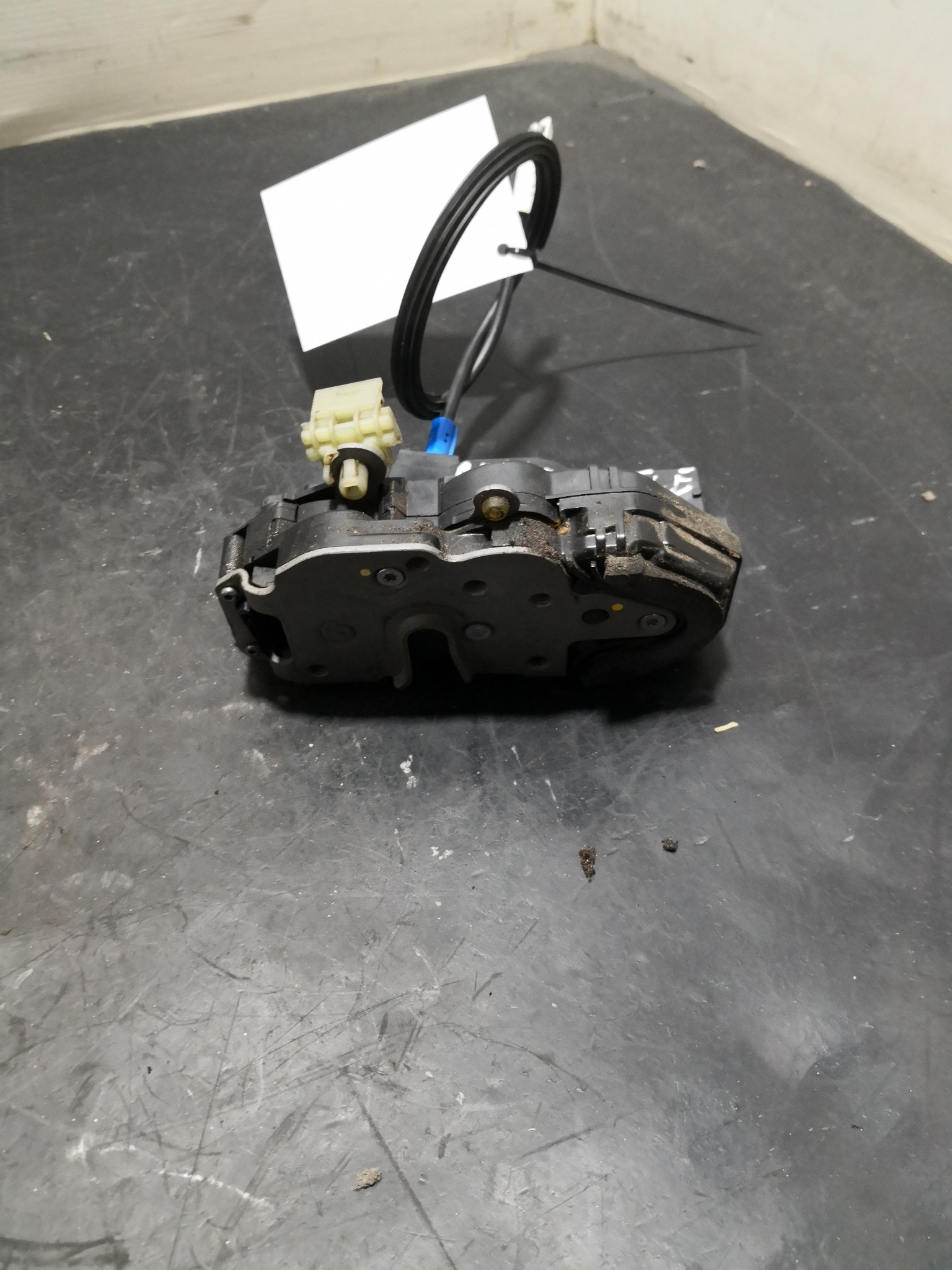 Fecho da Porta Frente Esq OPEL ASTRA J (P10) | 09 - 15 Imagem-3