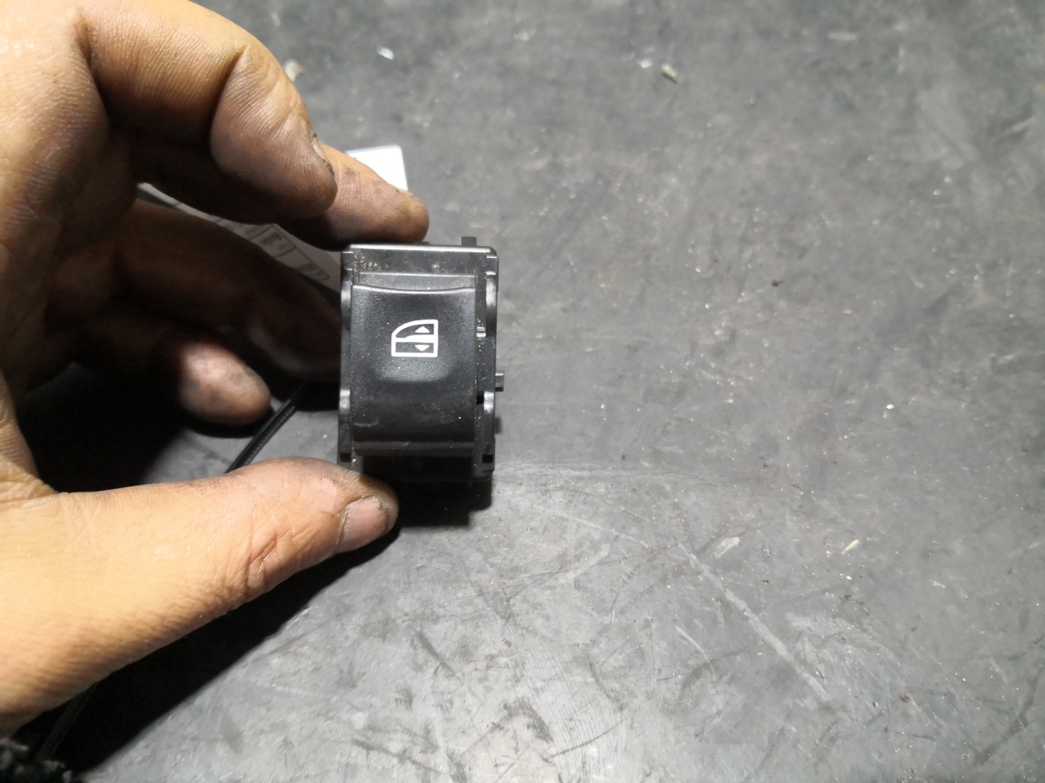 Botão Vidros RENAULT - ID S_91150