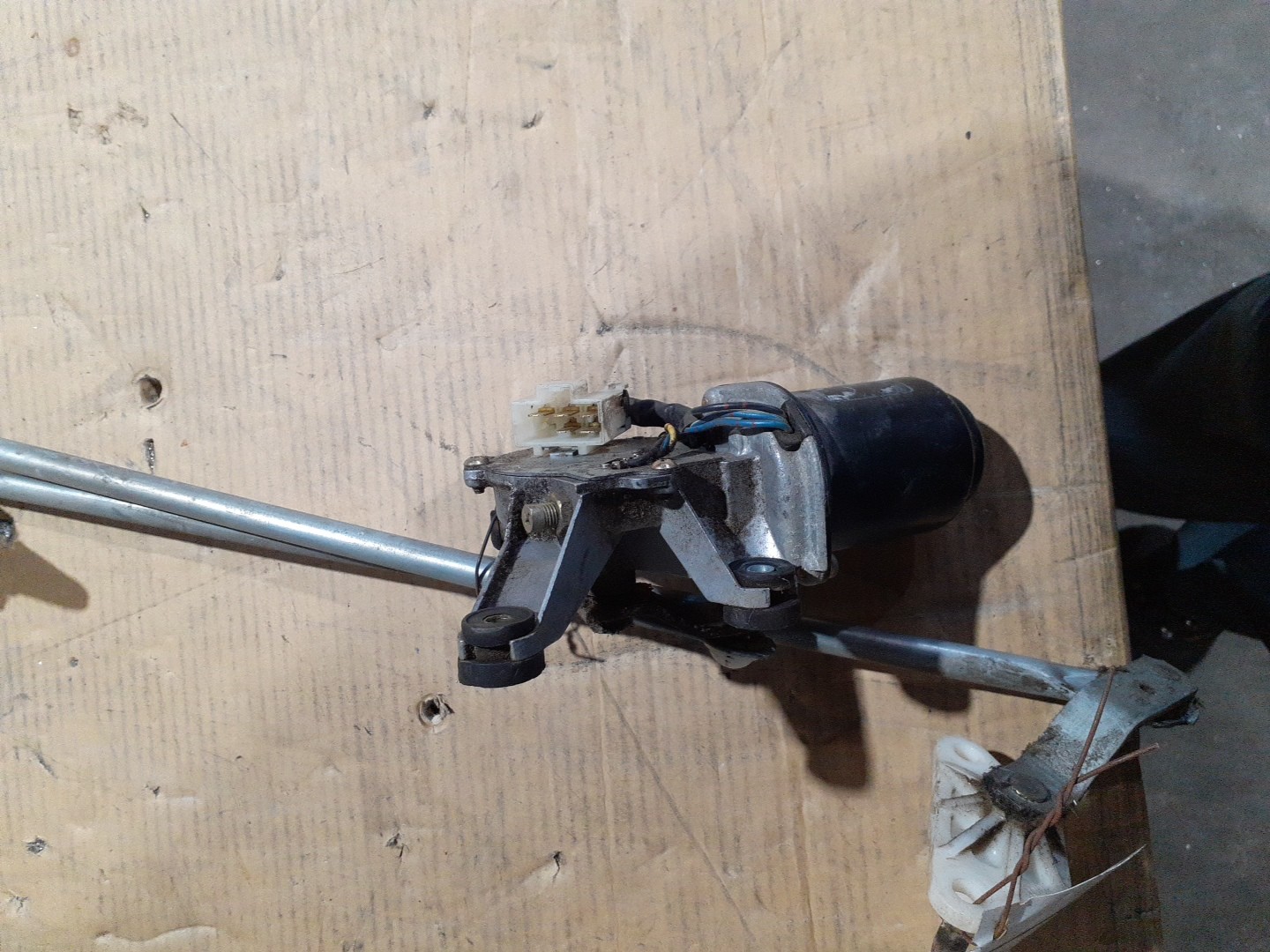 Motor Limpa Vidros Frente ISUZU N-Serie | 93 -  Imagem-4