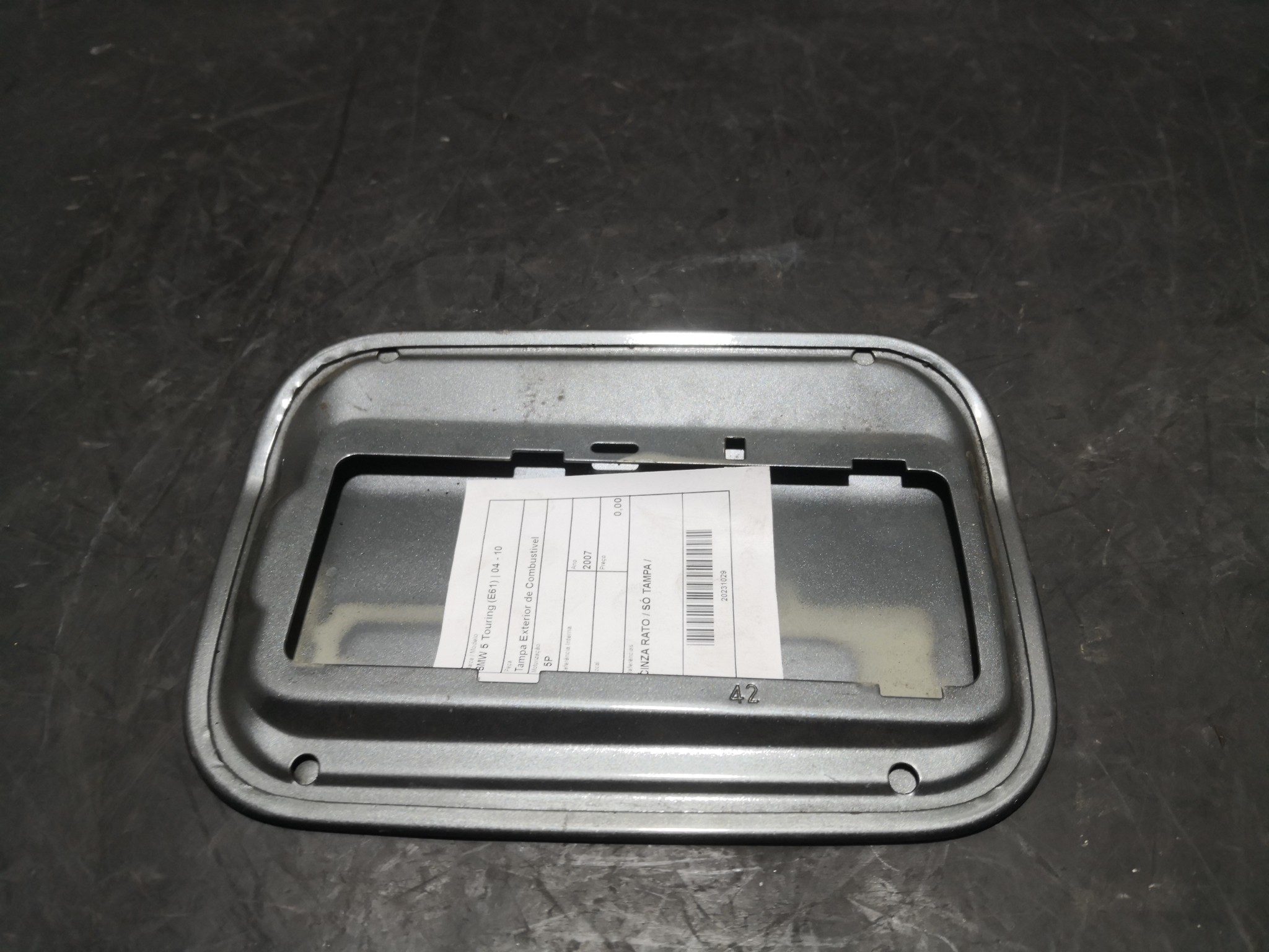 Tampa Exterior de Combustivel BMW 5 Touring (E61) | 04 - 10 Imagem-2