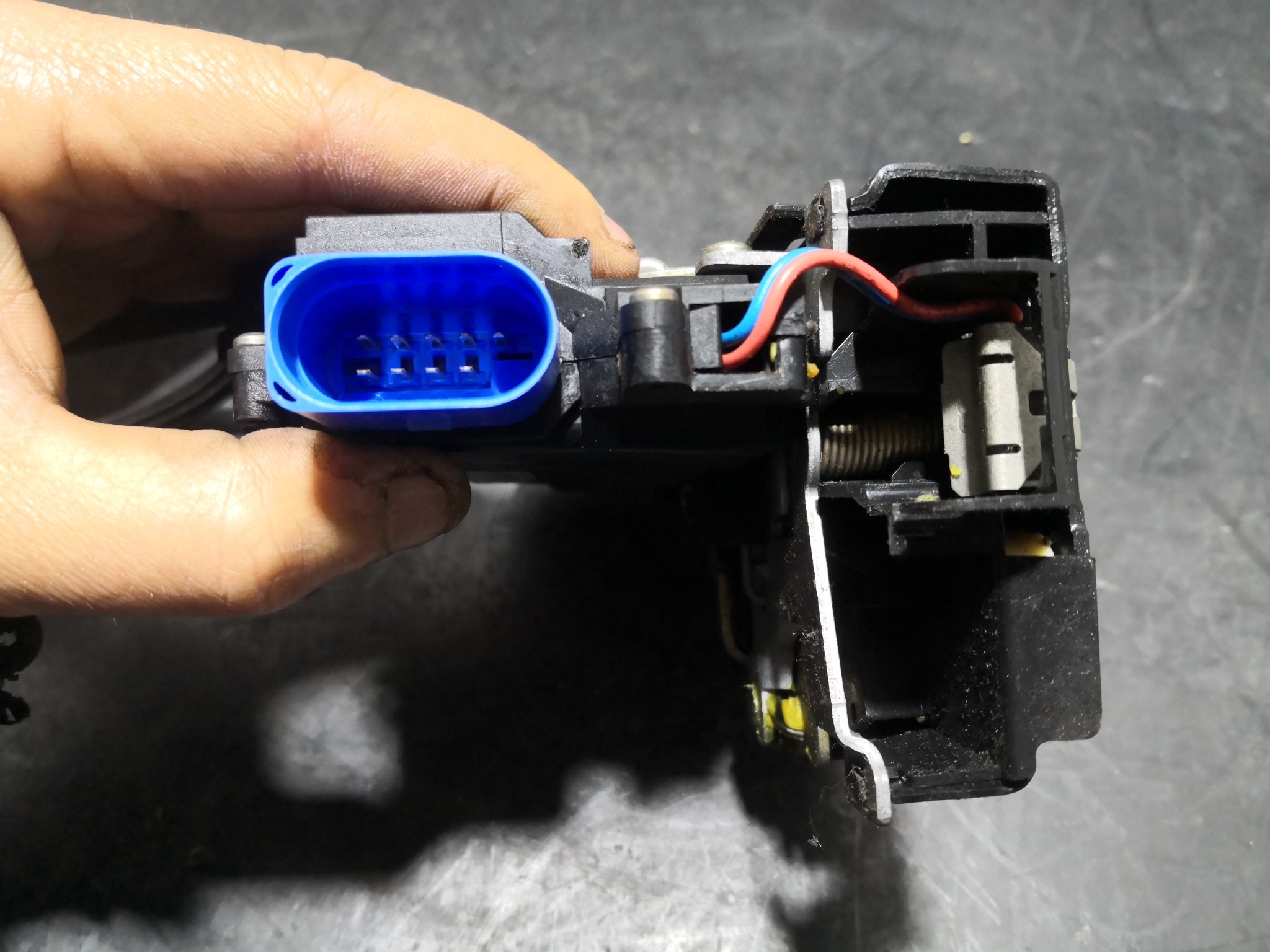 Fecho da Porta Frente Dto VOLKSWAGEN GOLF V (1K1) | 03 - 09 Imagem-4