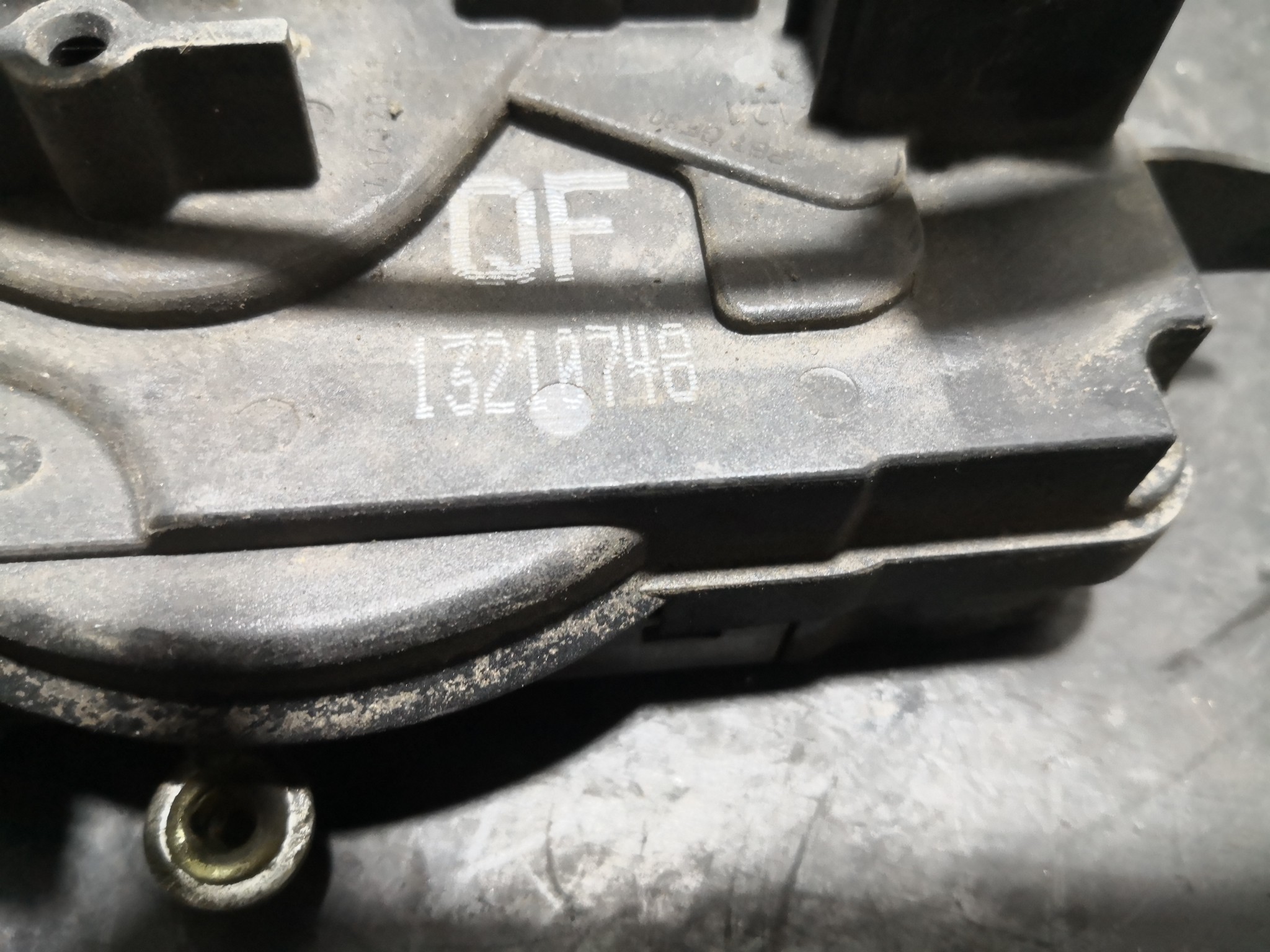 Fecho da Porta Frente Esq OPEL ASTRA H (A04) | 04 - 14 Imagem-1