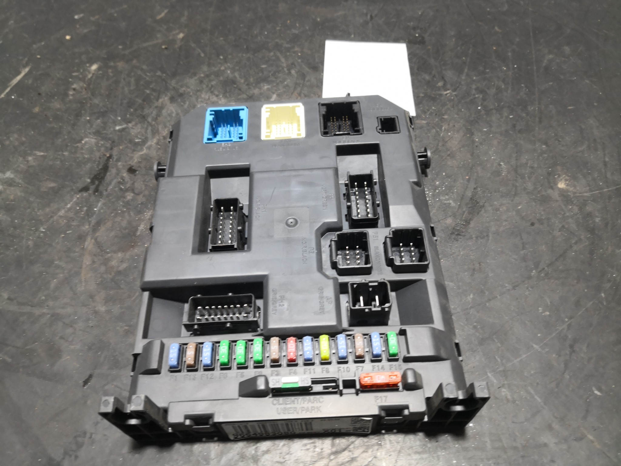 Caixa dos Fusíveis PEUGEOT 207 (WA_, WC_) | 06 - 15 Imagem-1