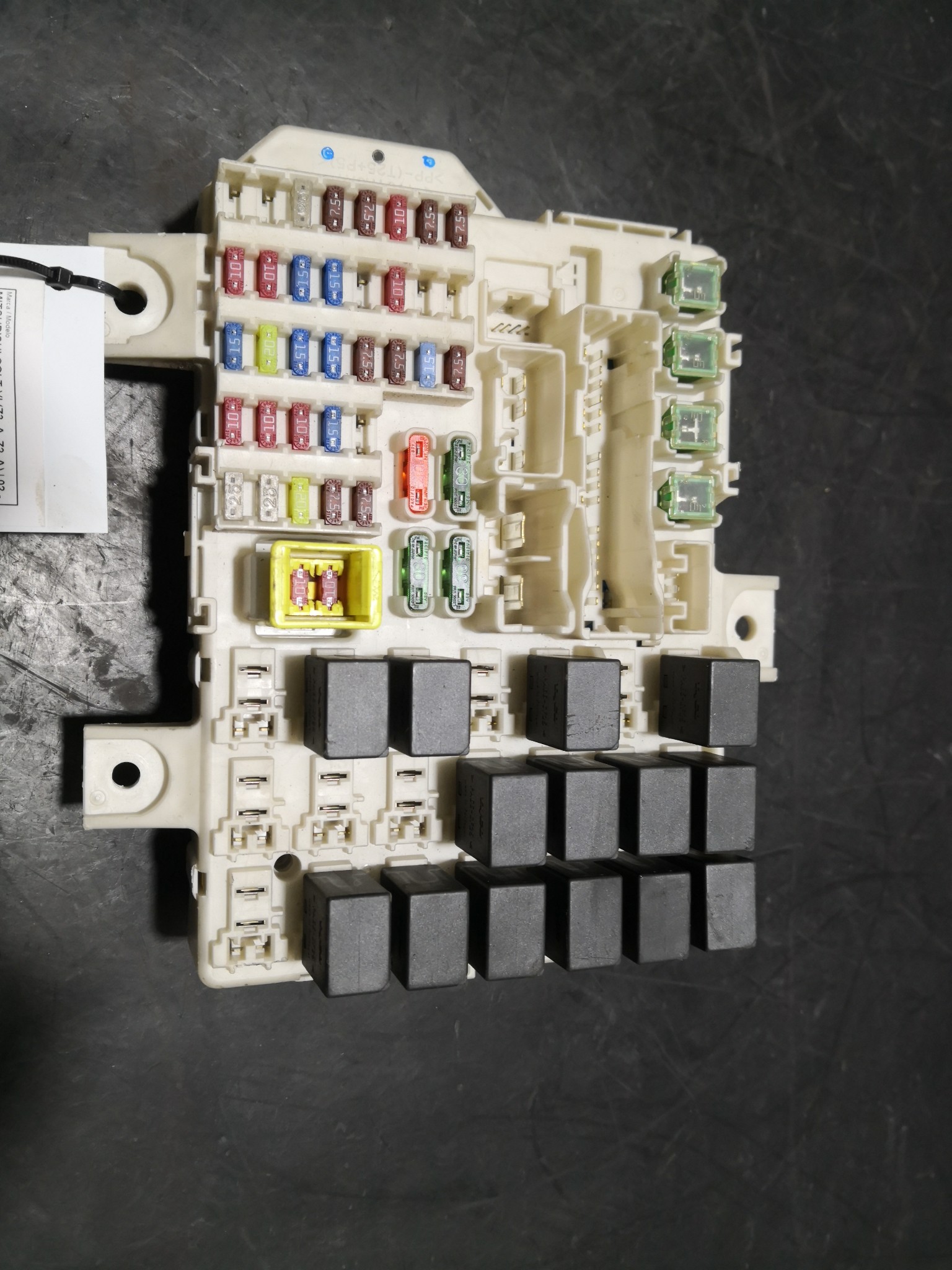 Caixa dos Fusíveis MITSUBISHI - ID S_91826