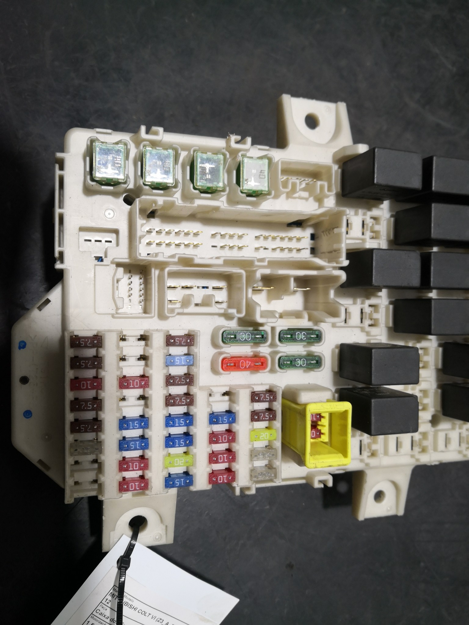 Caixa dos Fusíveis MITSUBISHI COLT VI (Z3_A, Z2_A) | 02 - 12 Imagem-1