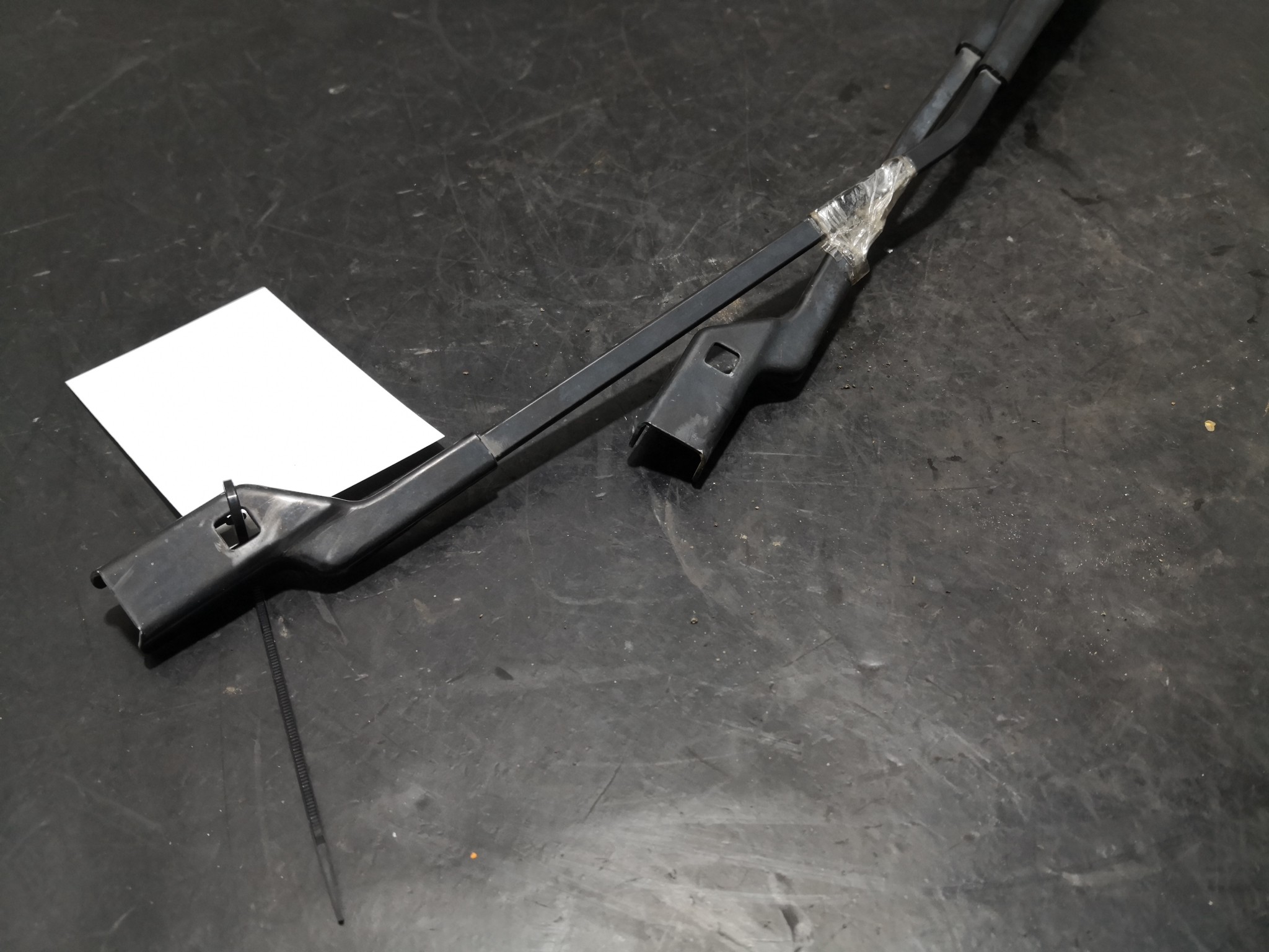 Hastes Limpa Vidros da Frente VOLVO C30 (533) | 06 - 13 Imagem-1