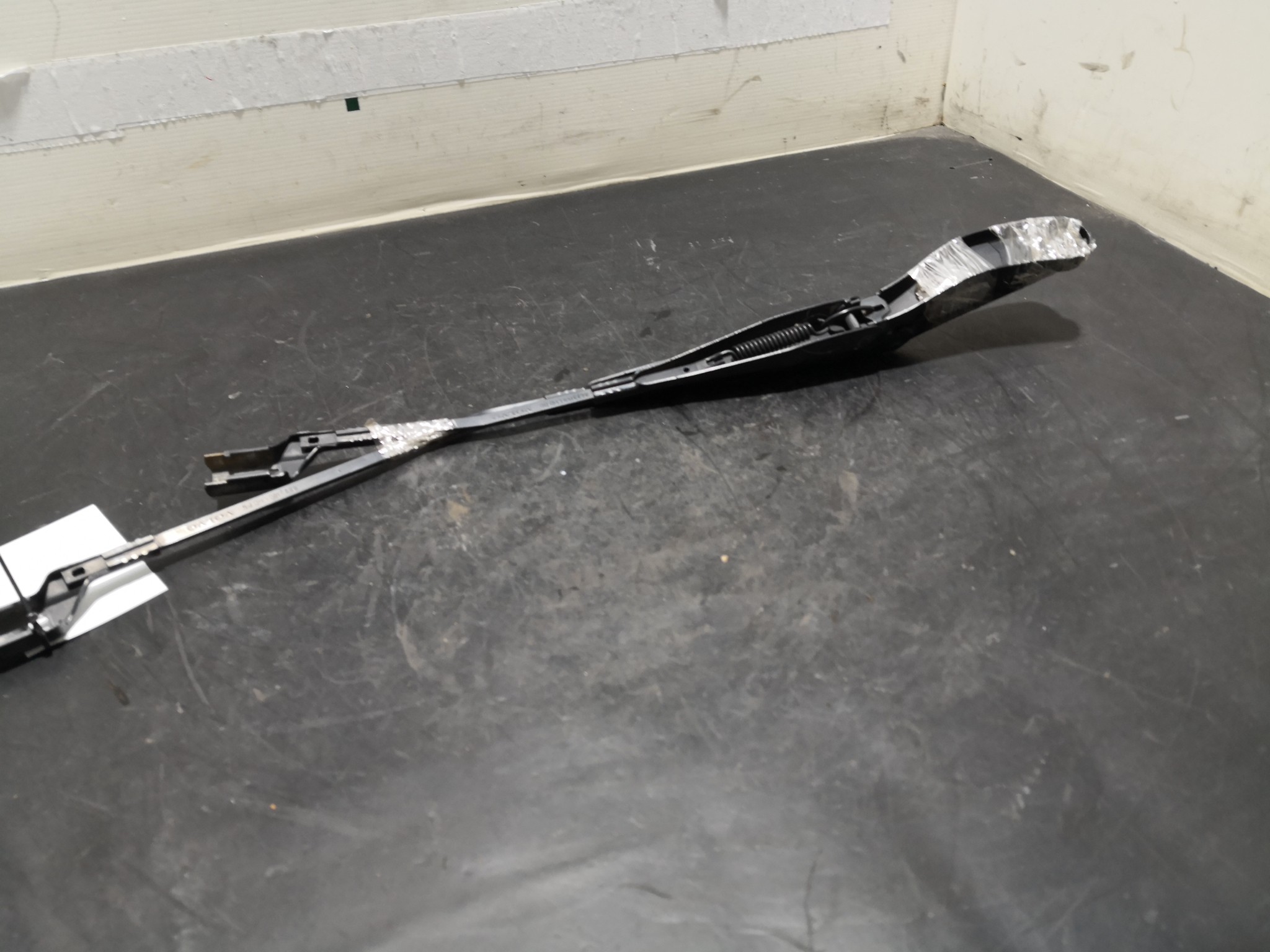 Hastes Limpa Vidros da Frente VOLVO C30 (533) | 06 - 13 Imagem-2