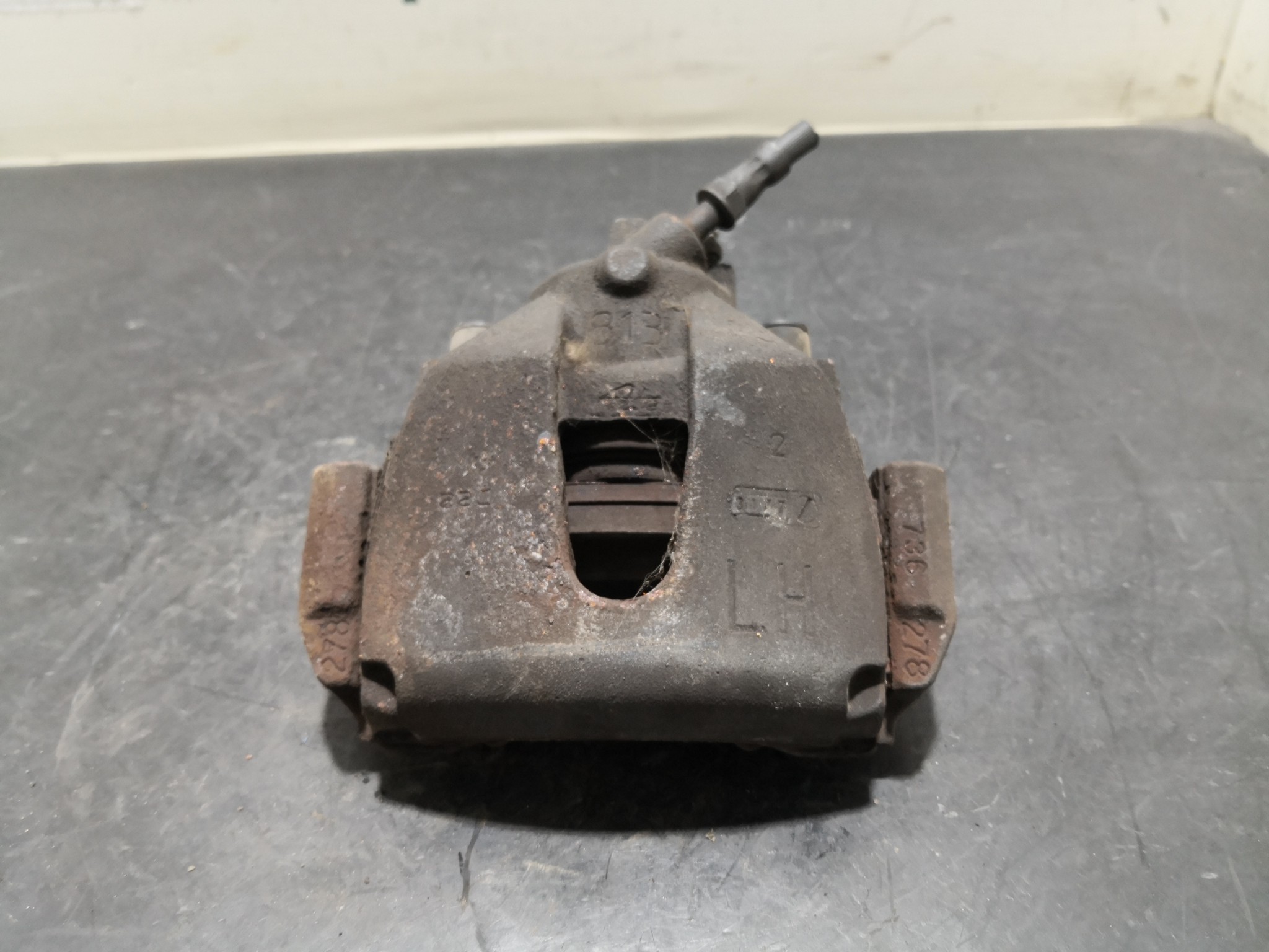 Pinça Frente Esq VOLVO - ID S_91878