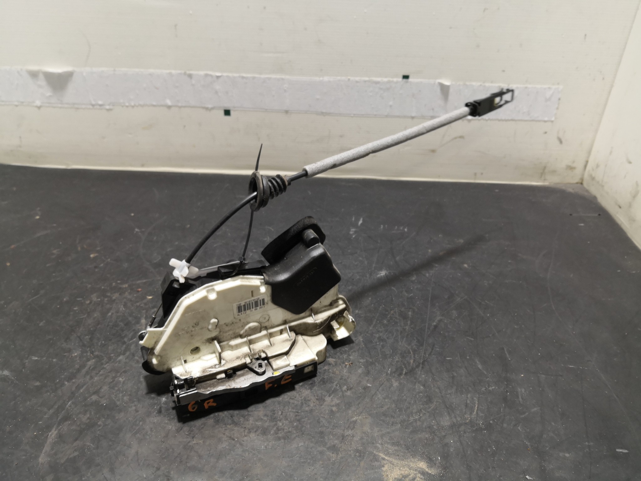 Fecho da Porta Frente Esq VOLKSWAGEN - ID S_91963