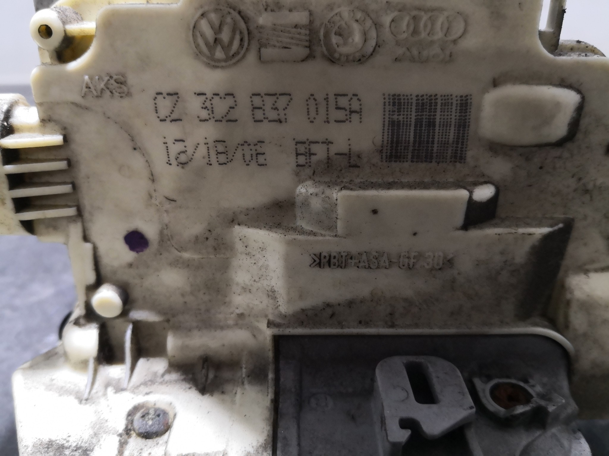 Fecho da Porta Frente Esq VOLKSWAGEN PASSAT (3C2) | 05 - 10 Imagem-1