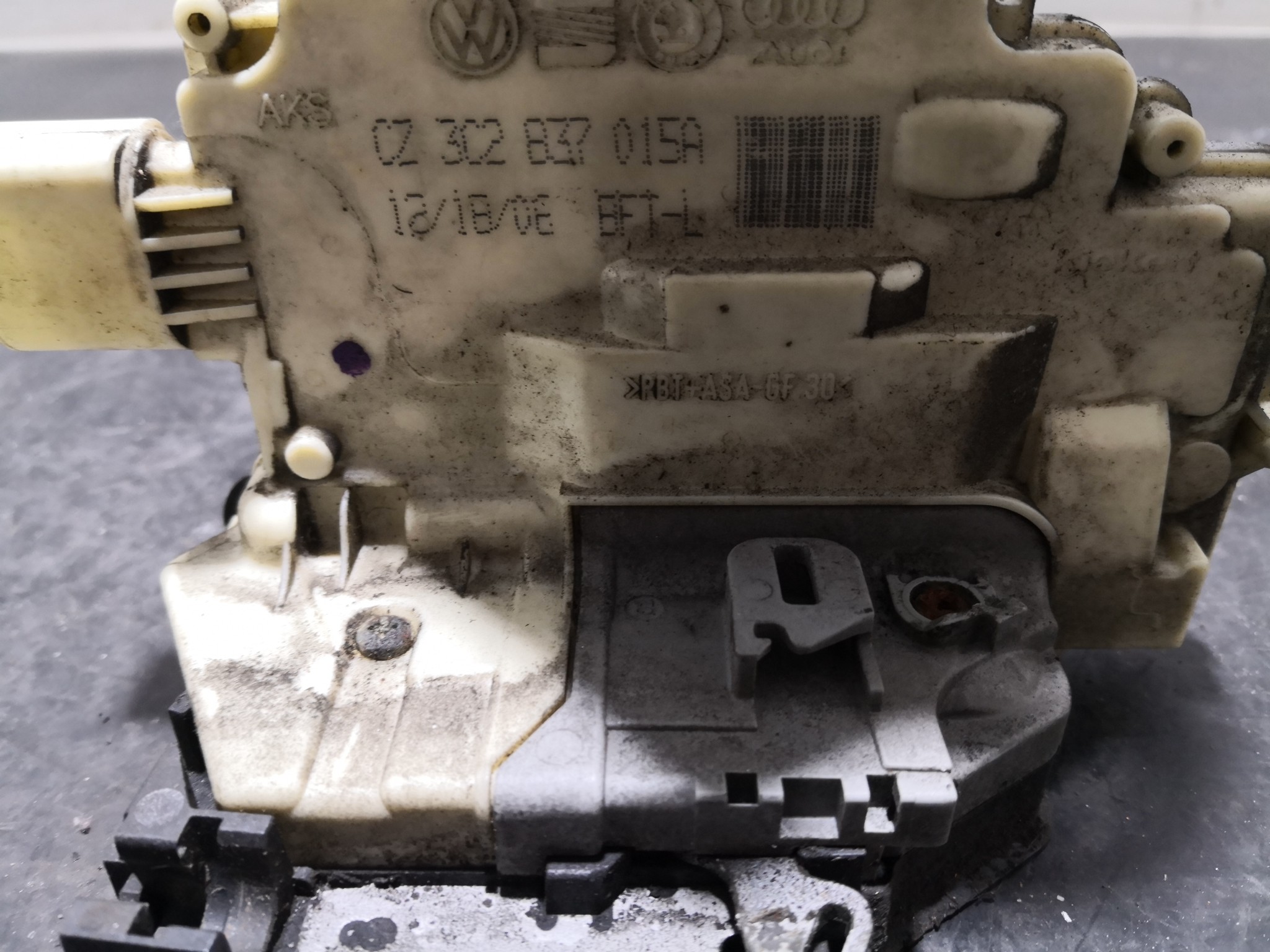 Fecho da Porta Frente Esq VOLKSWAGEN PASSAT (3C2) | 05 - 10 Imagem-2