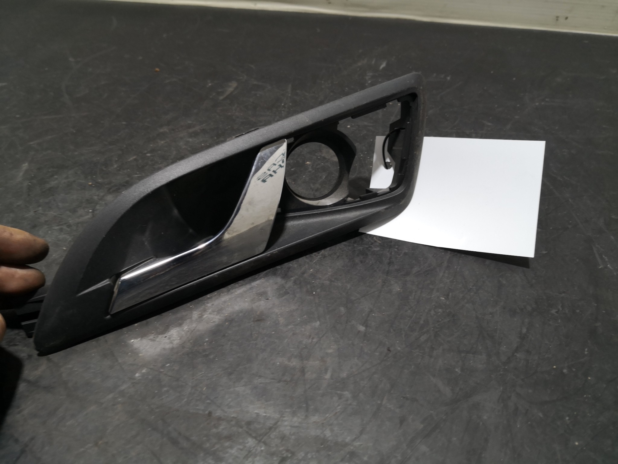 Puxador Interior Trás Esq SKODA - ID S_92265