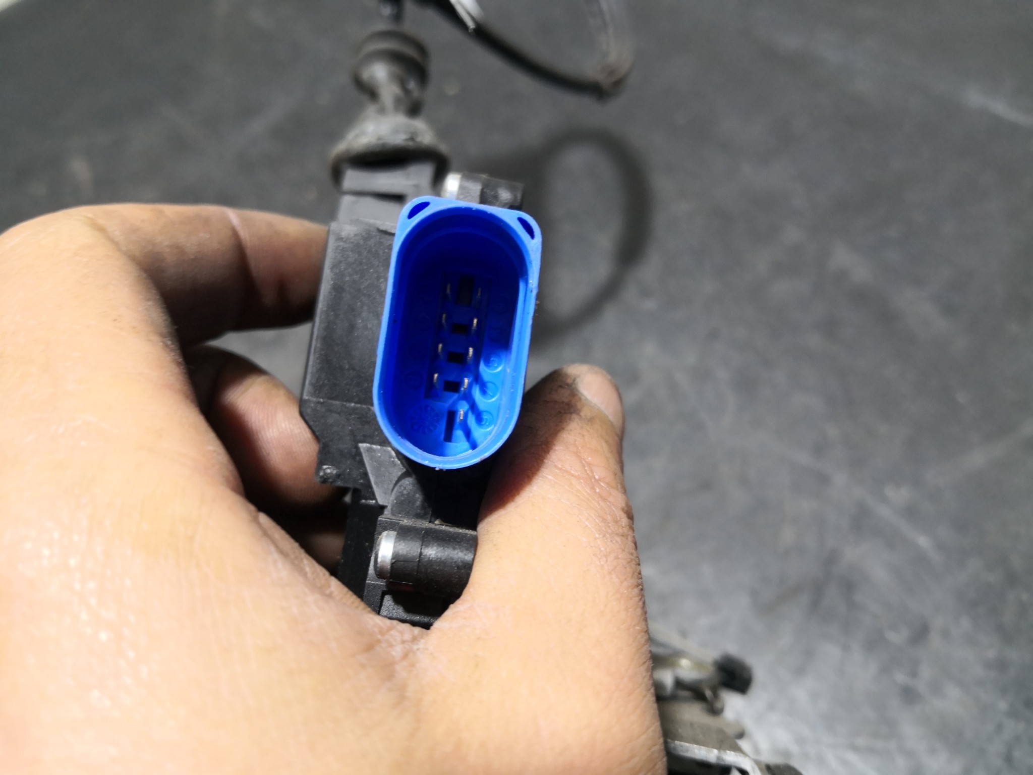 Fecho da Porta Frente Esq SKODA OCTAVIA II Combi (1Z5) | 04 - 13 Imagem-2