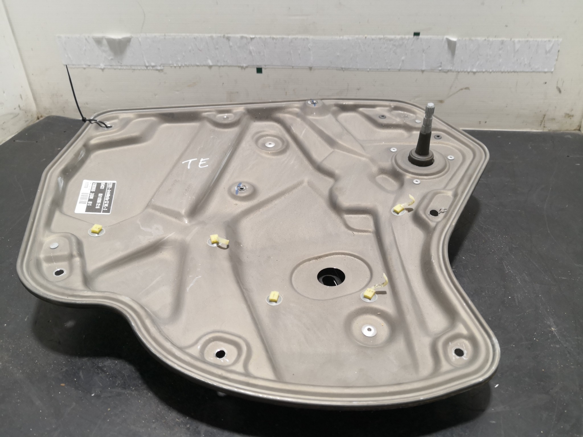 Elevador Trás Esq SKODA - ID S_92233