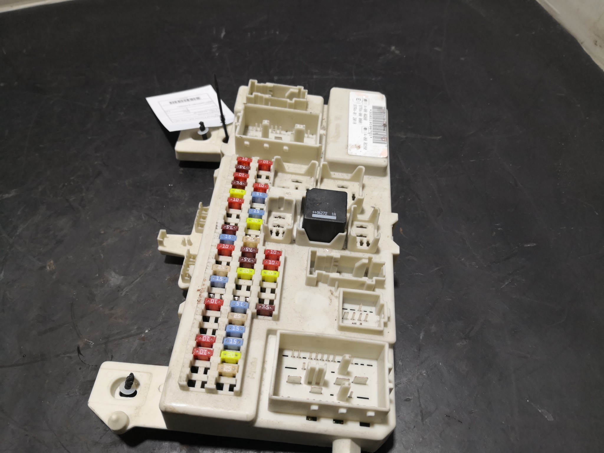 Caixa dos Fusíveis FORD FOCUS II Turnier (DA_, FFS, DS) | 04 - 12 Imagem-1