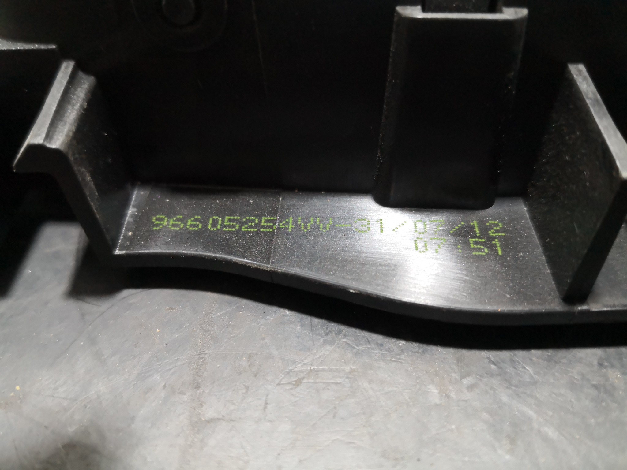 Puxador Interior Trás Esq PEUGEOT 208 I (CA_, CC_) | 12 -  Imagem-1