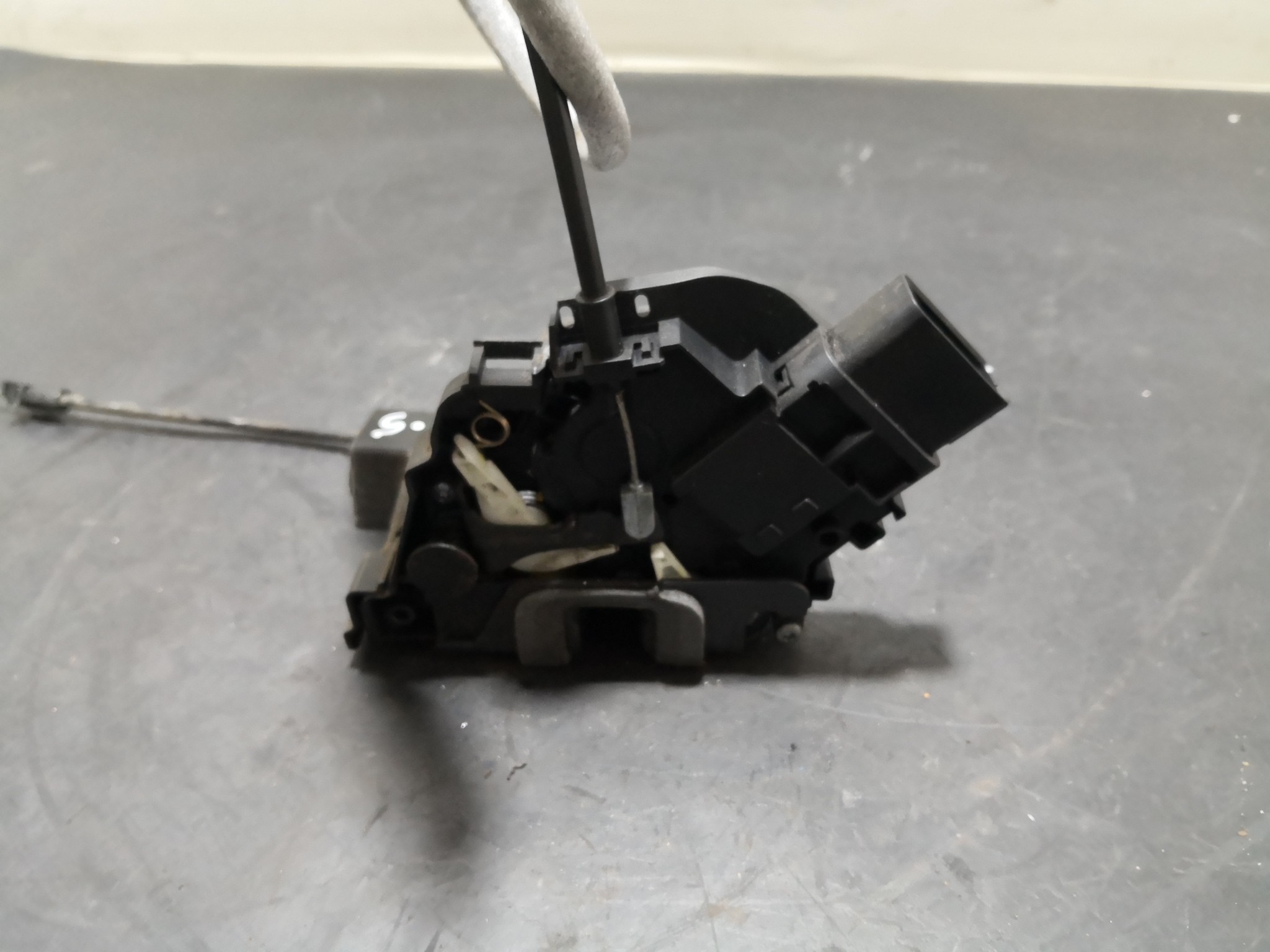 Fecho da Porta Frente Esq FORD - ID S_92736