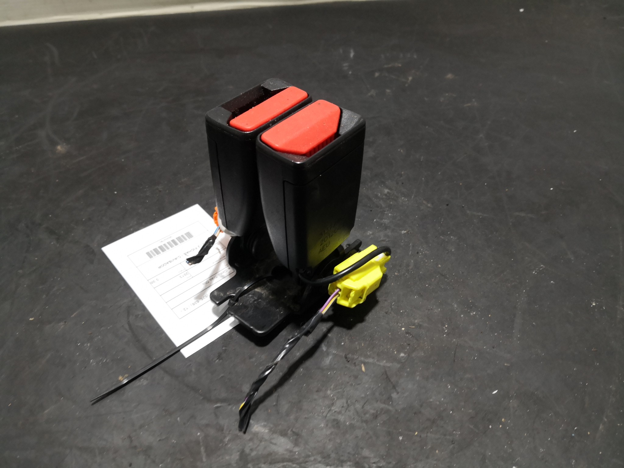 Engate Cinto Trás Dto VOLVO V40 Hatchback (525, 526) | 12 -  Imagem-1