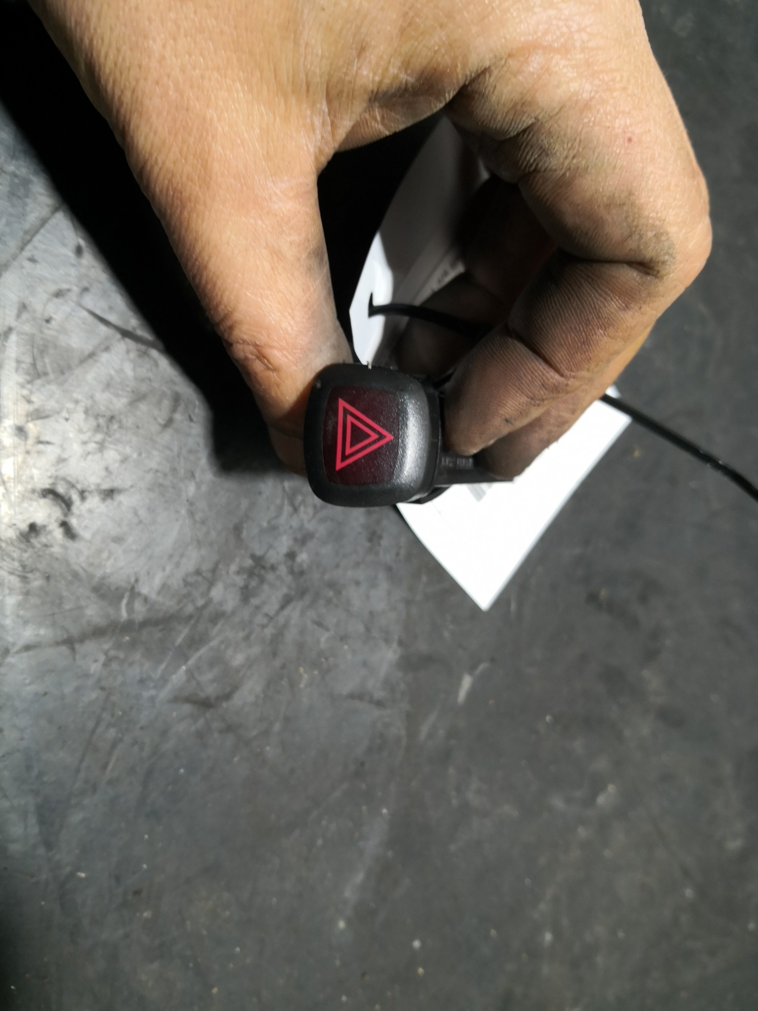 Botão 4 Piscas VOLVO - ID S_92767