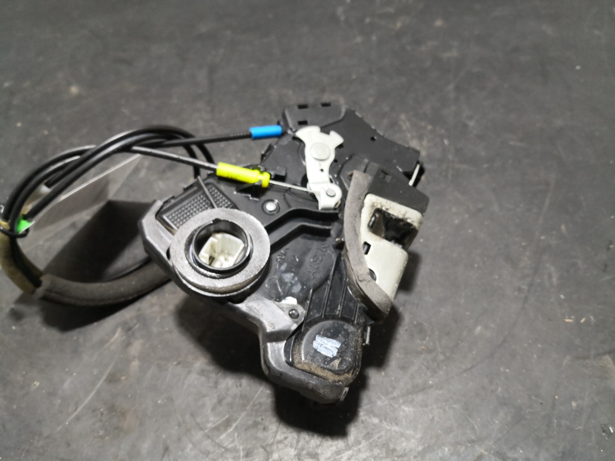 Fecho da Porta Frente Esq TOYOTA AVENSIS três volumes (_T27_) | 08 - 18 Imagem-1