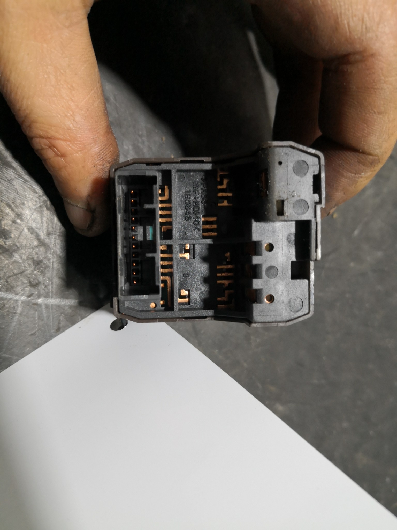 Botão Regulação Espelhos TOYOTA AVENSIS três volumes (_T27_) | 08 - 18 Imagem-1