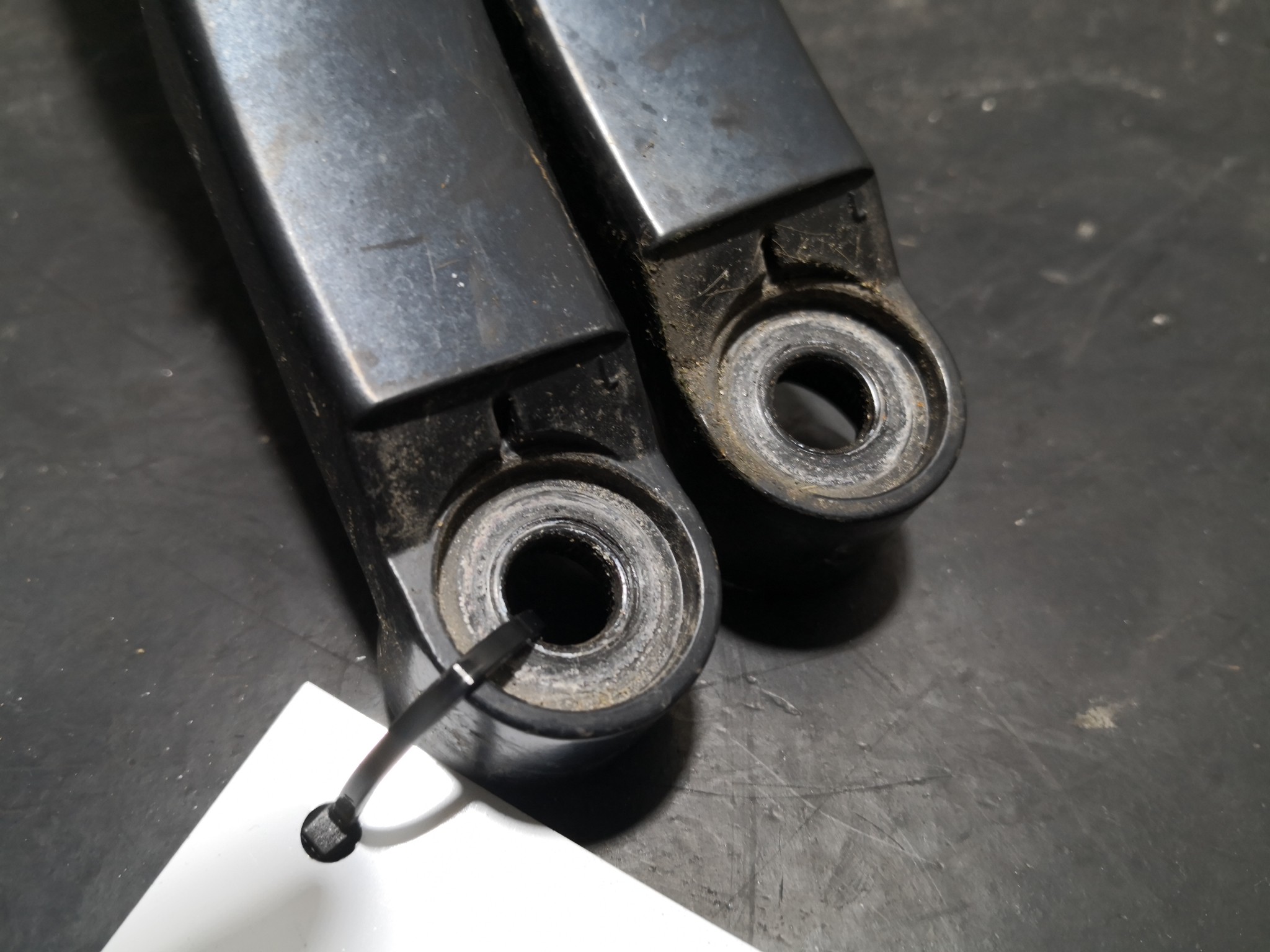 Hastes Limpa Vidros da Frente TOYOTA AVENSIS três volumes (_T27_) | 08 - 18 Imagem-1