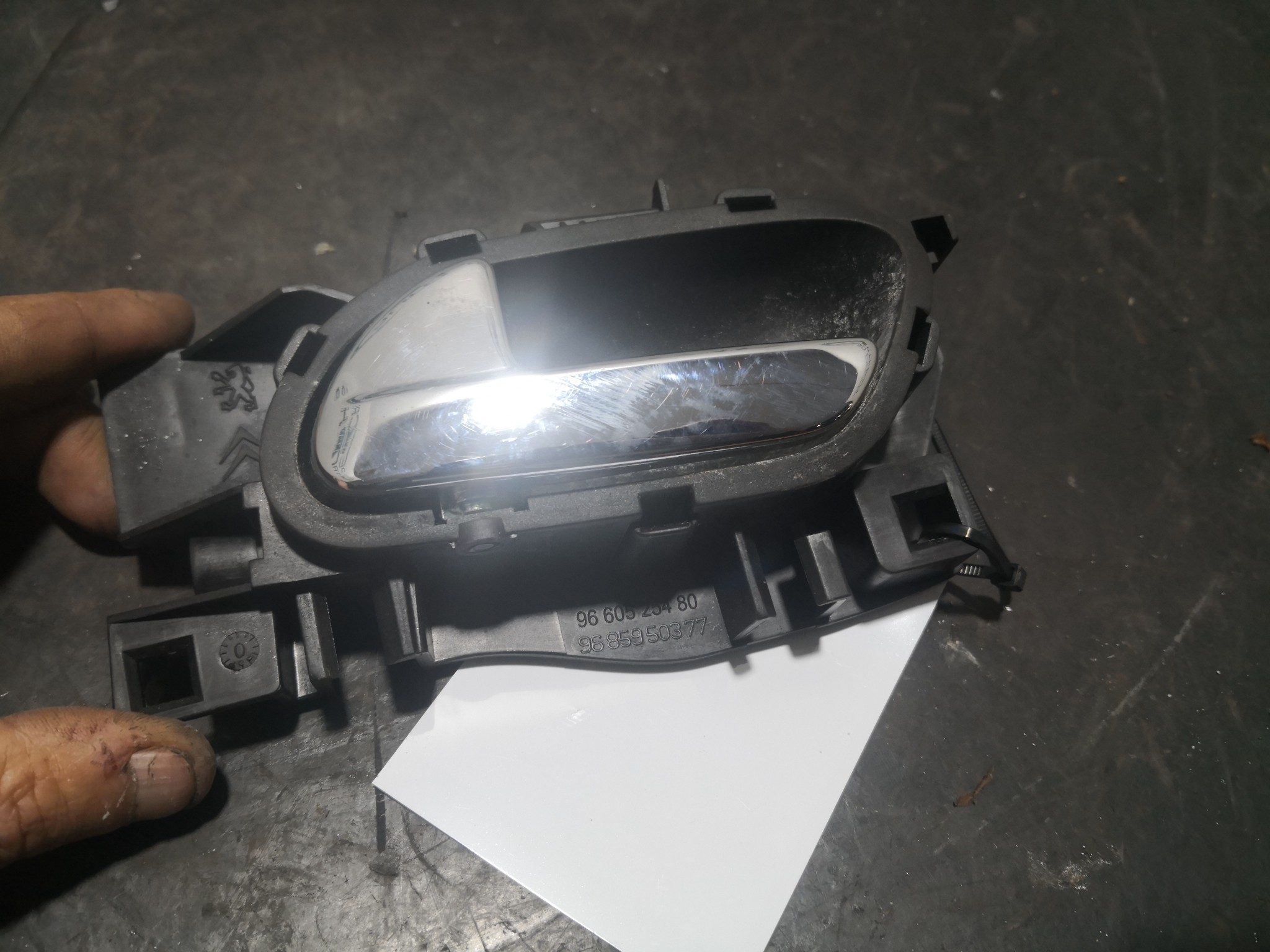 Puxador Interior Frt Esq PEUGEOT - ID S_93379