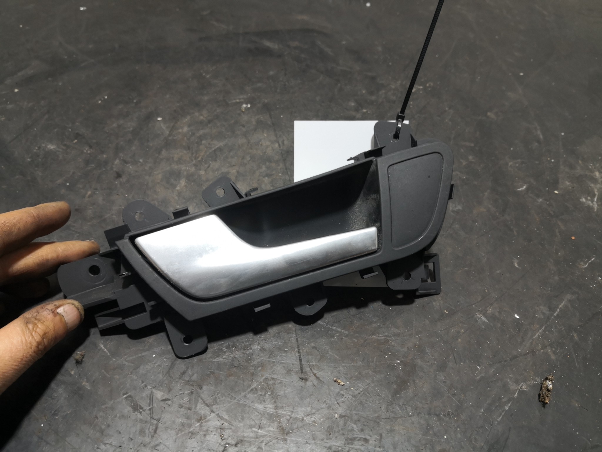 Puxador Interior Trás Esq AUDI - ID S_93428