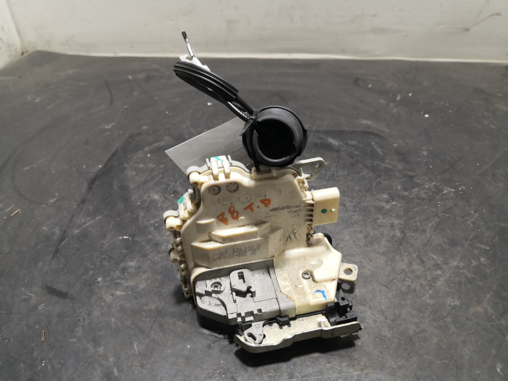 Fecho da Porta Trás Dto AUDI - ID S_93413