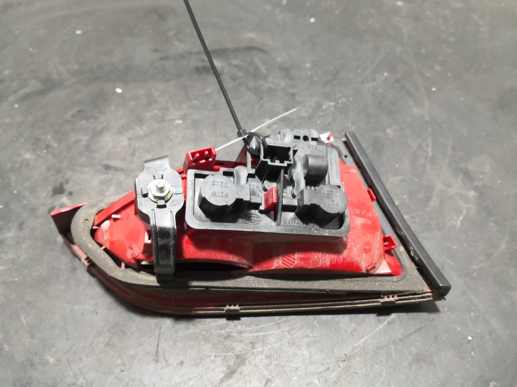 Farolim Mala AUDI A4 (8K2, B8) | 07 - 15 Imagem-2