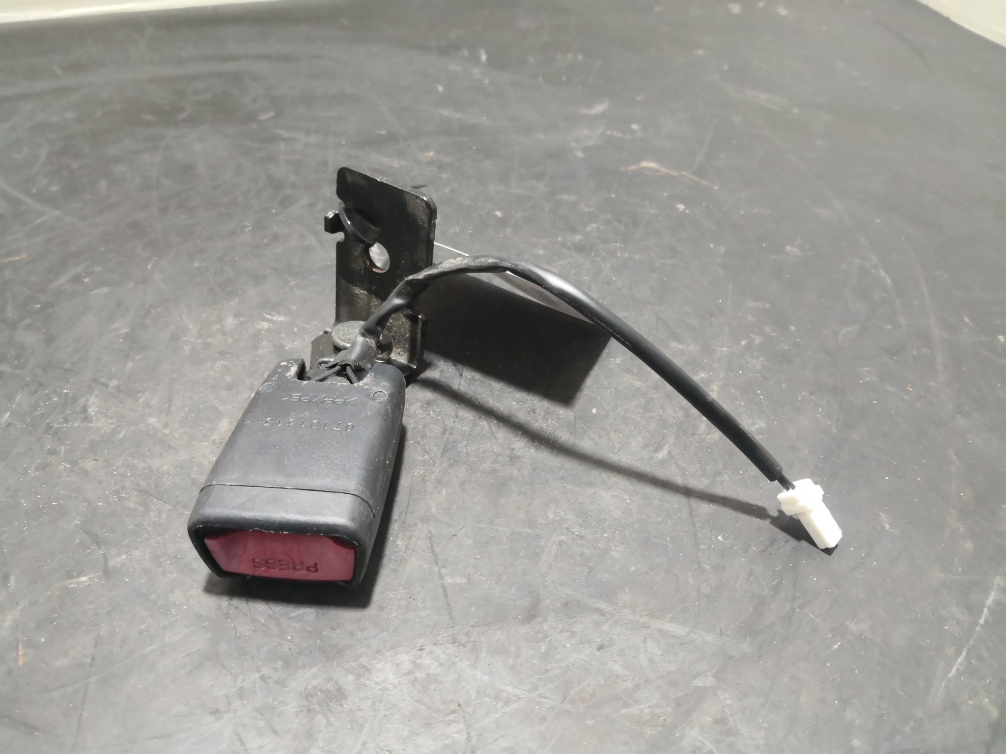 Engate Cinto Trás Esq KIA - ID S_93540