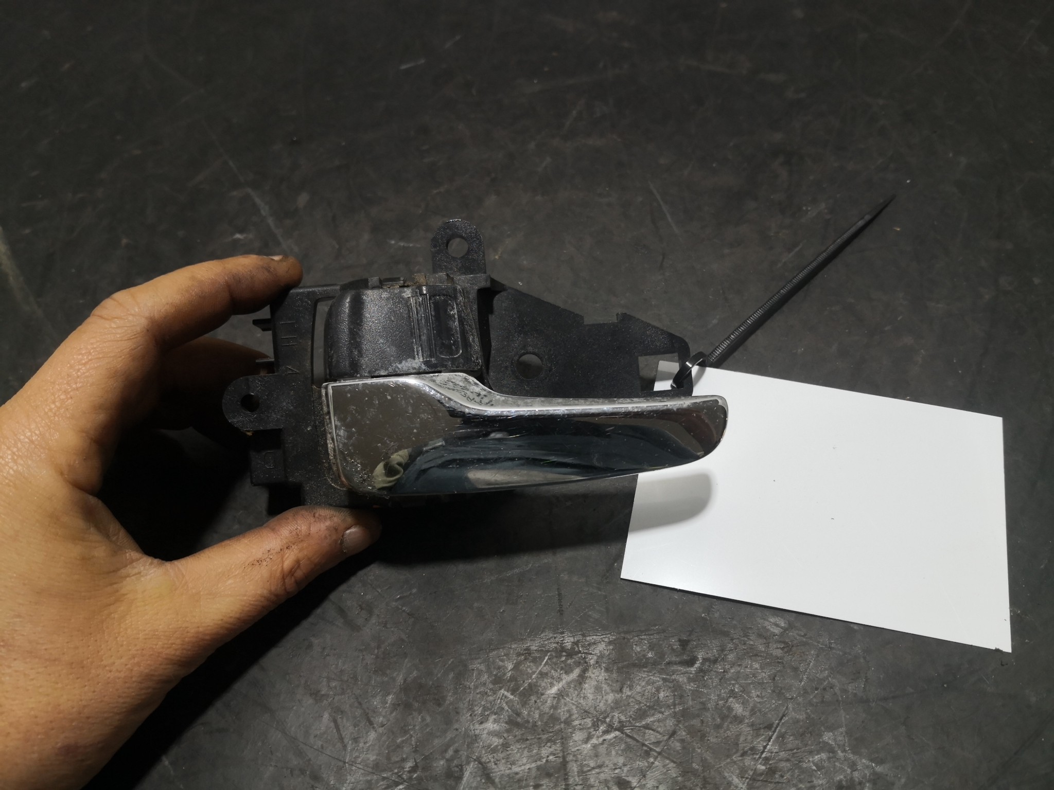 Puxador Interior Frt Esq MITSUBISHI - ID S_93786