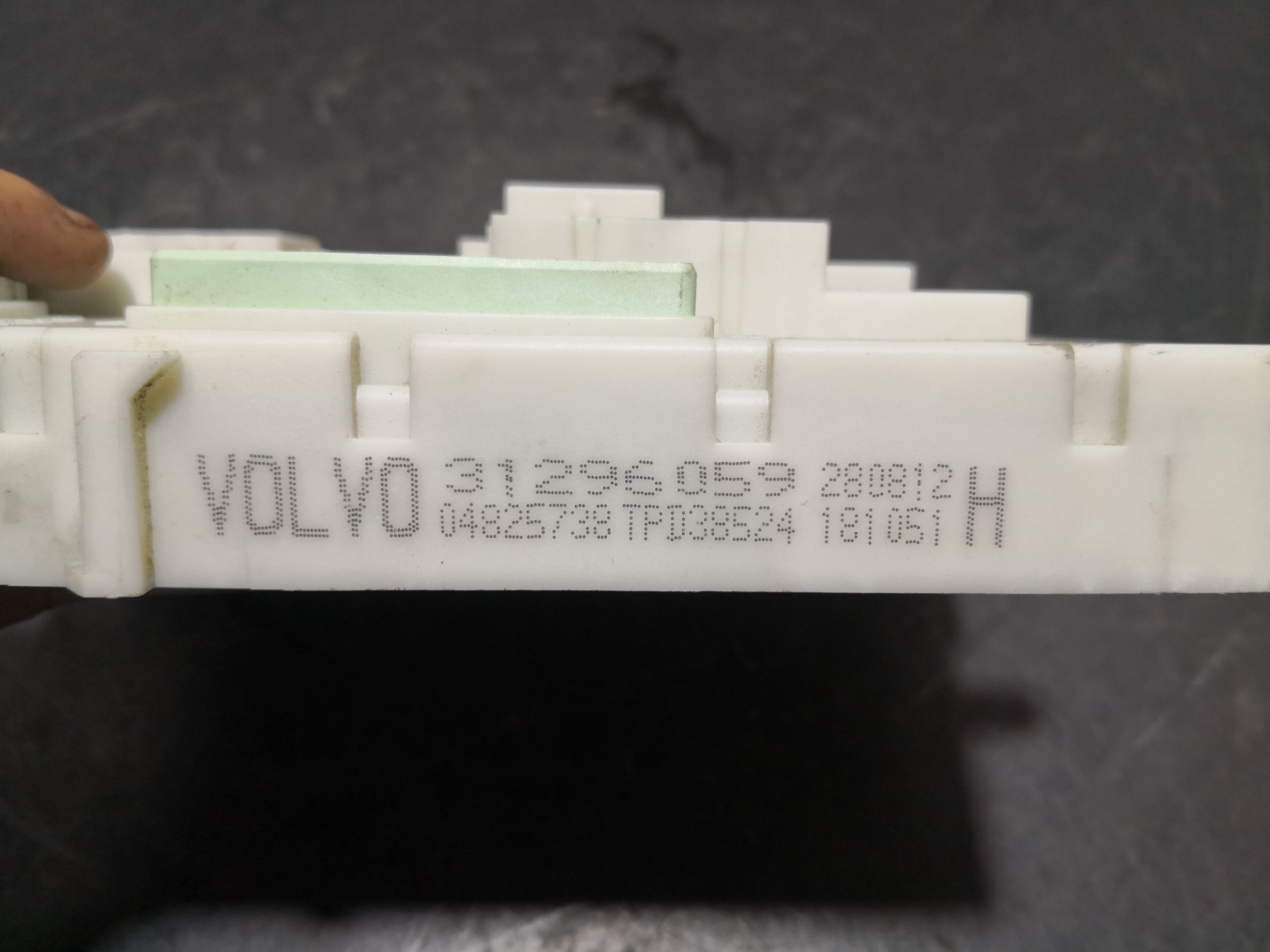 Caixa dos Fusíveis VOLVO V40 Hatchback (525, 526) | 12 -  Imagem-3