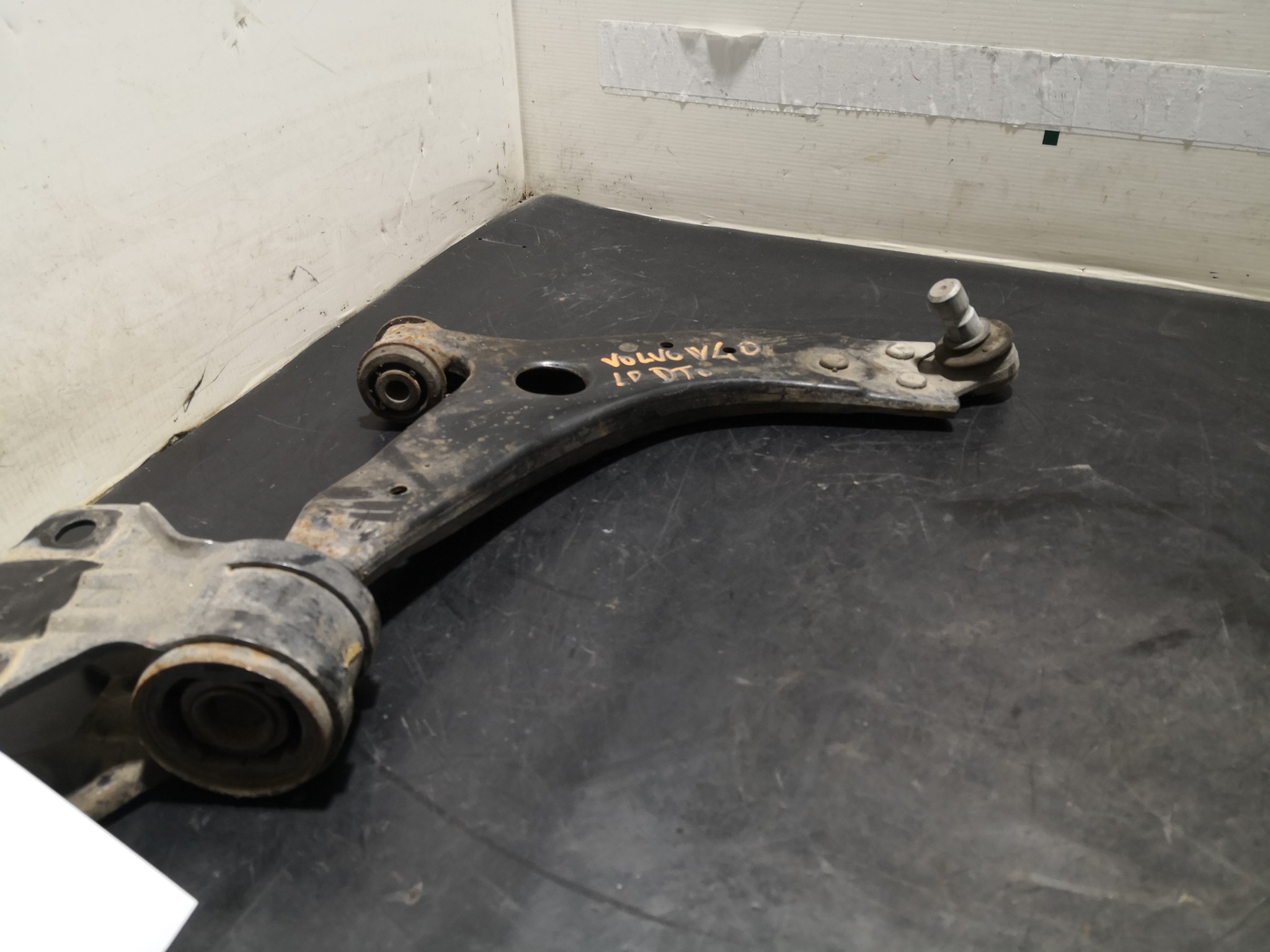 Braço Suspensão Frente Dto VOLVO V40 Hatchback (525, 526) | 12 -  Imagem-1