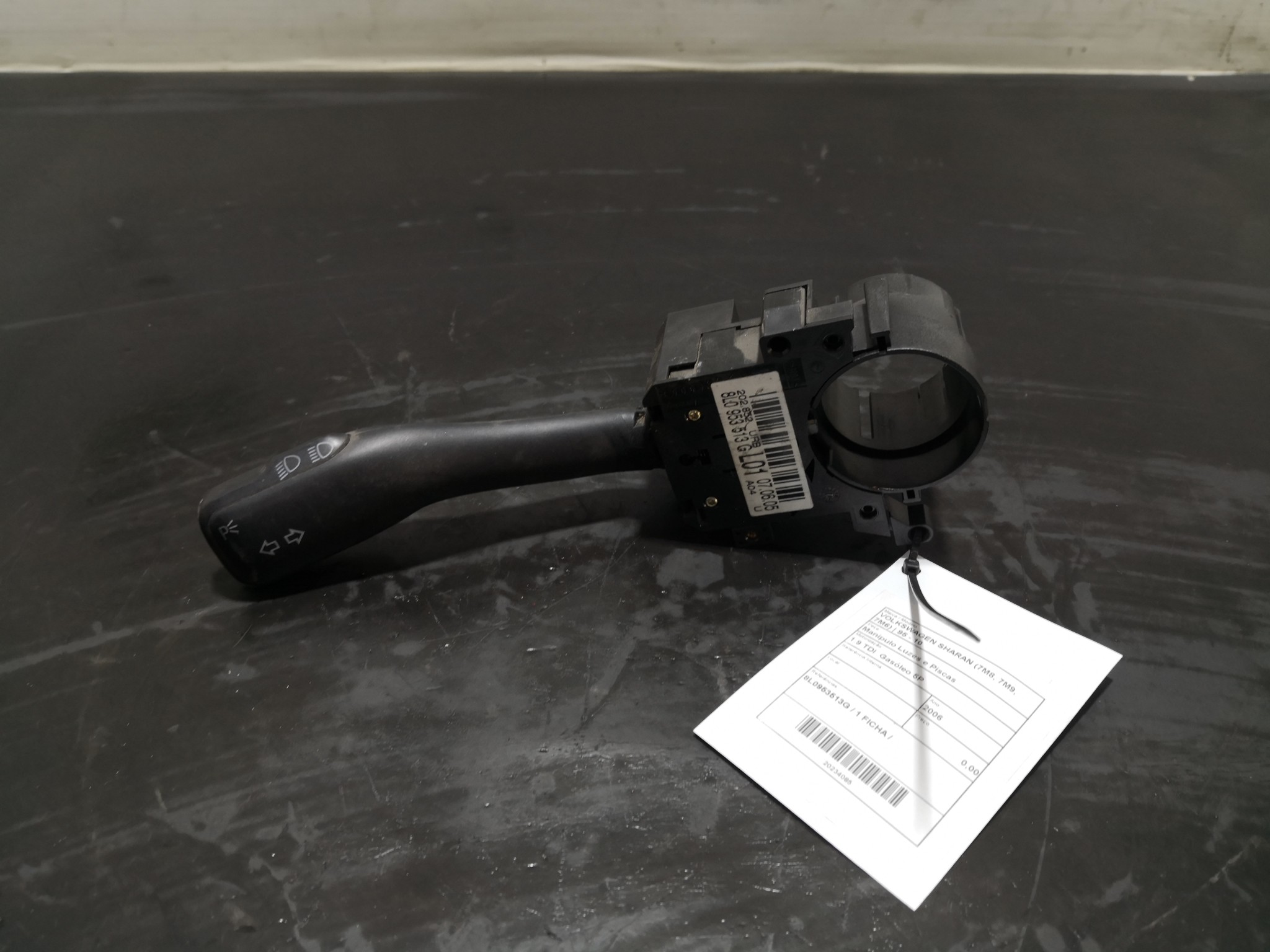 Manipulo Luzes e Piscas VOLKSWAGEN - ID S_94084