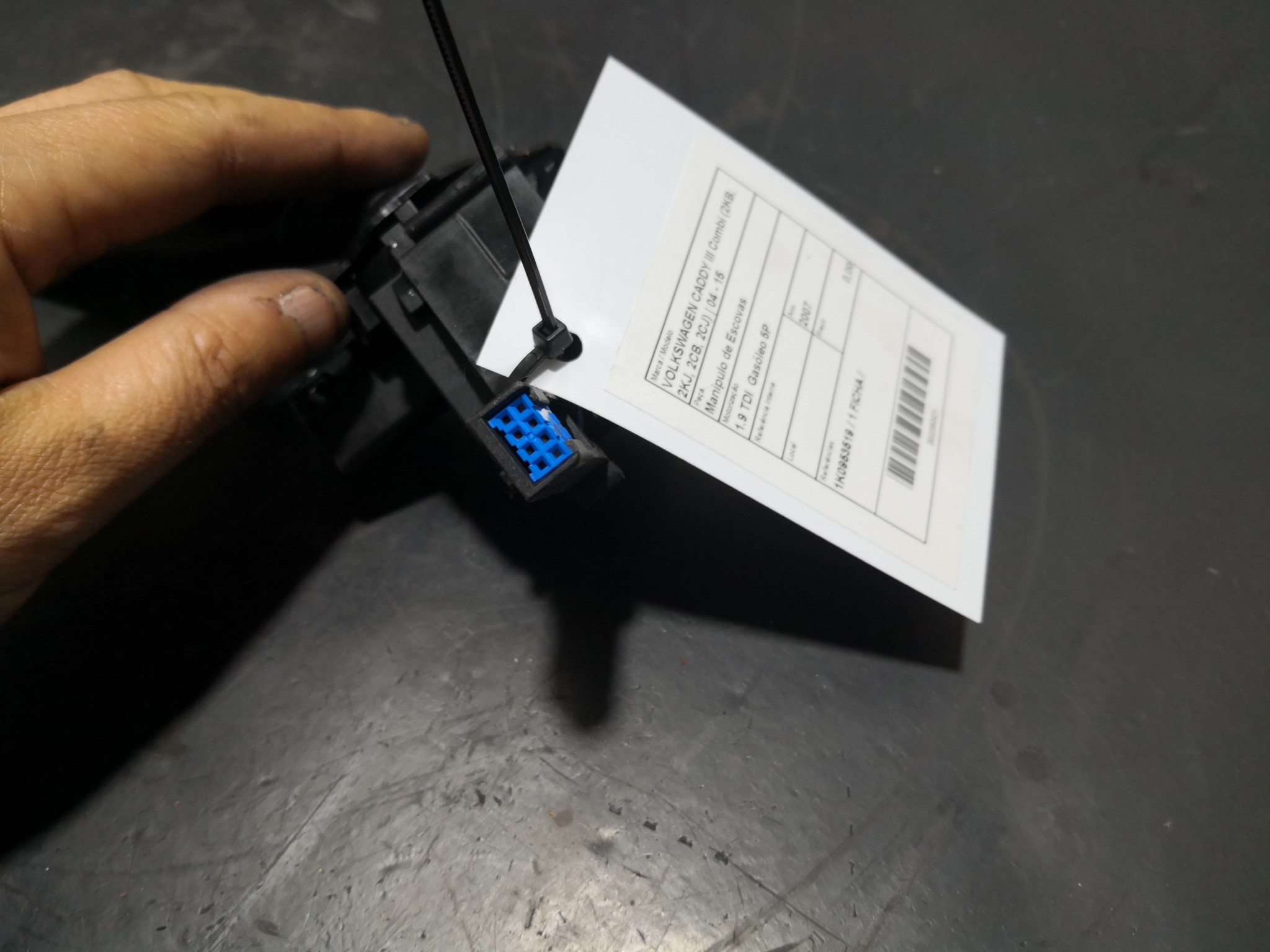 Manipulo de Escovas VOLKSWAGEN CADDY III Combi (2KB, 2KJ, 2CB, 2CJ) | 04 - 15 Imagem-4