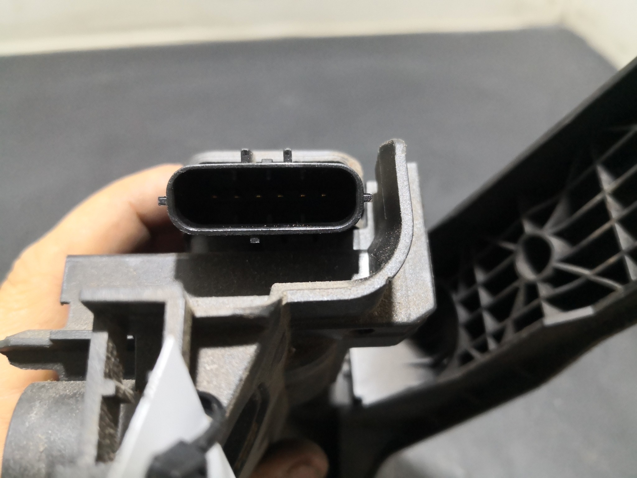 Pedal Potenciometro Acelerador VOLKSWAGEN CADDY III Combi (2KB, 2KJ, 2CB, 2CJ) | 04 - 15 Imagem-2