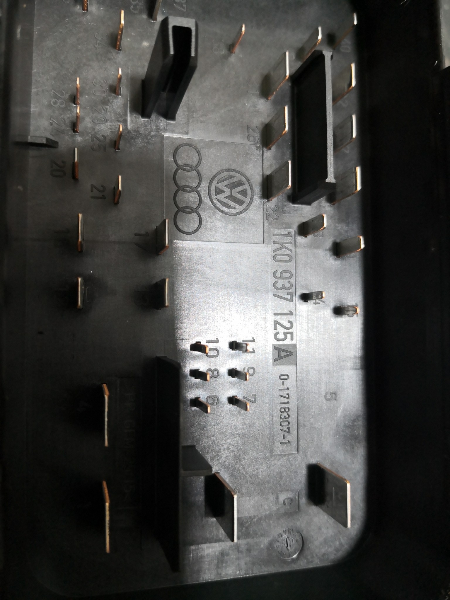 Caixa dos Fusíveis VOLKSWAGEN GOLF V (1K1) | 03 - 09 Imagem-3