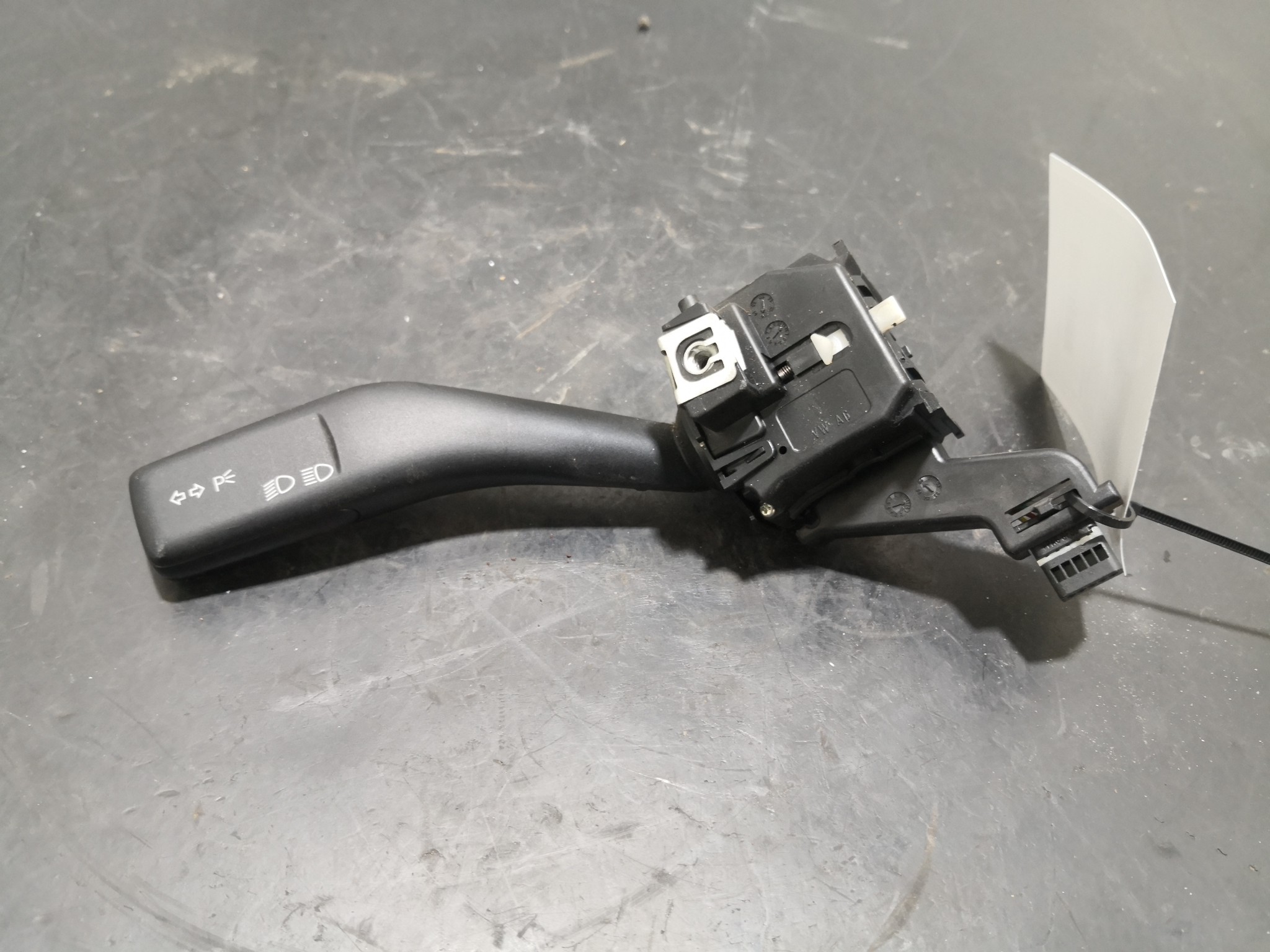 Manipulo Luzes e Piscas VOLKSWAGEN - ID S_95420