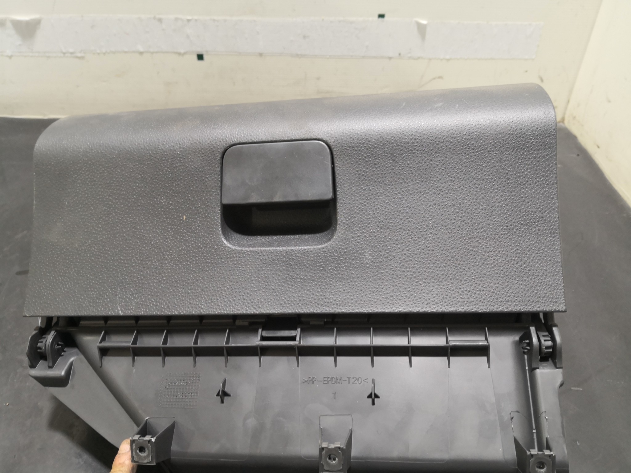 Porta Luvas VOLKSWAGEN - ID S_95551