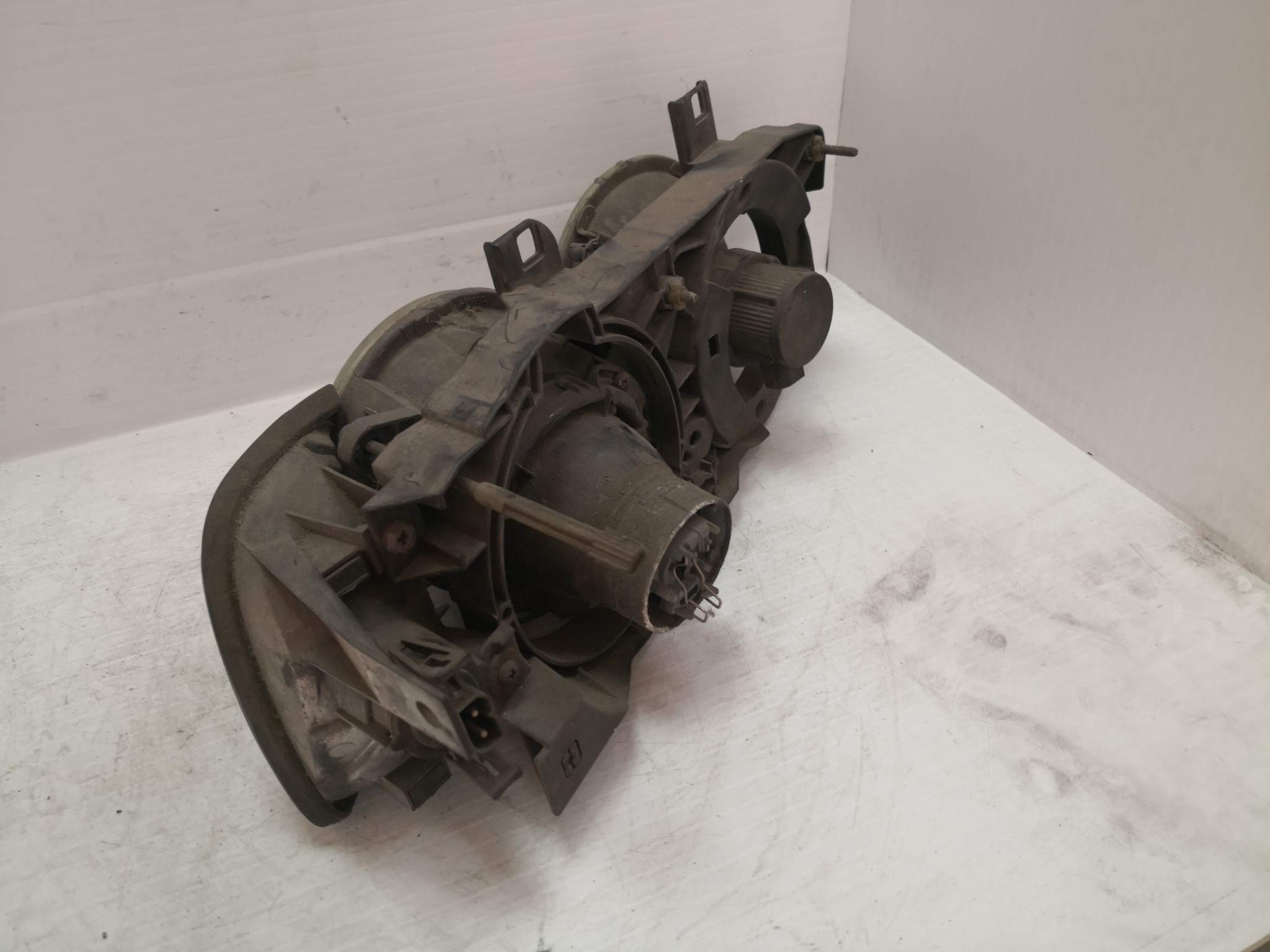 Ótica Esq BMW 5 (E34) | 87 - 95 Imagem-2