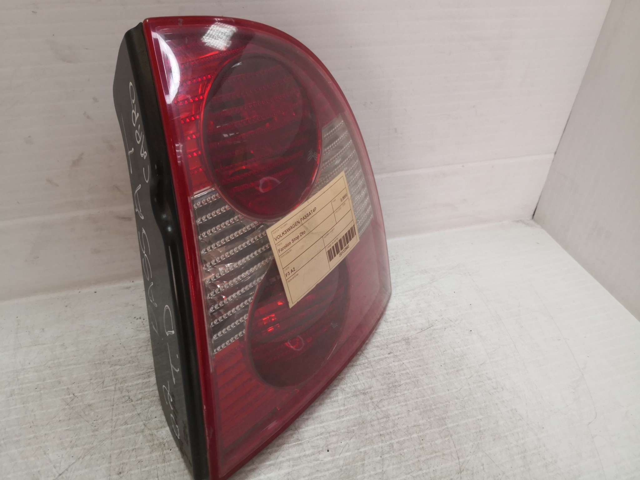 Farolim Stop Dto VOLKSWAGEN PASSAT (3B3) | 00 - 05 Imagem-1