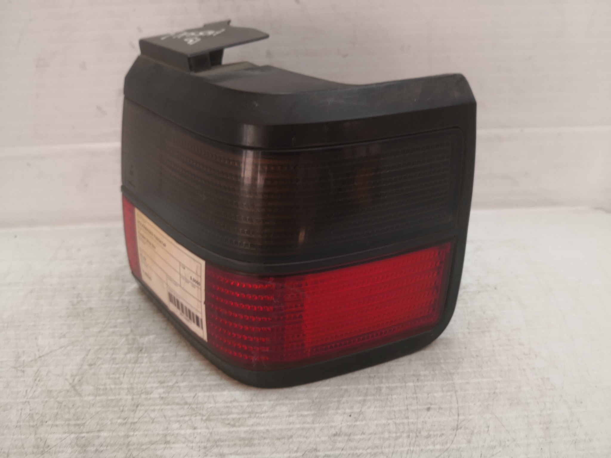 Farolim Stop Dto VOLKSWAGEN PASSAT (3A2, 35I) | 88 - 97 Imagem-1