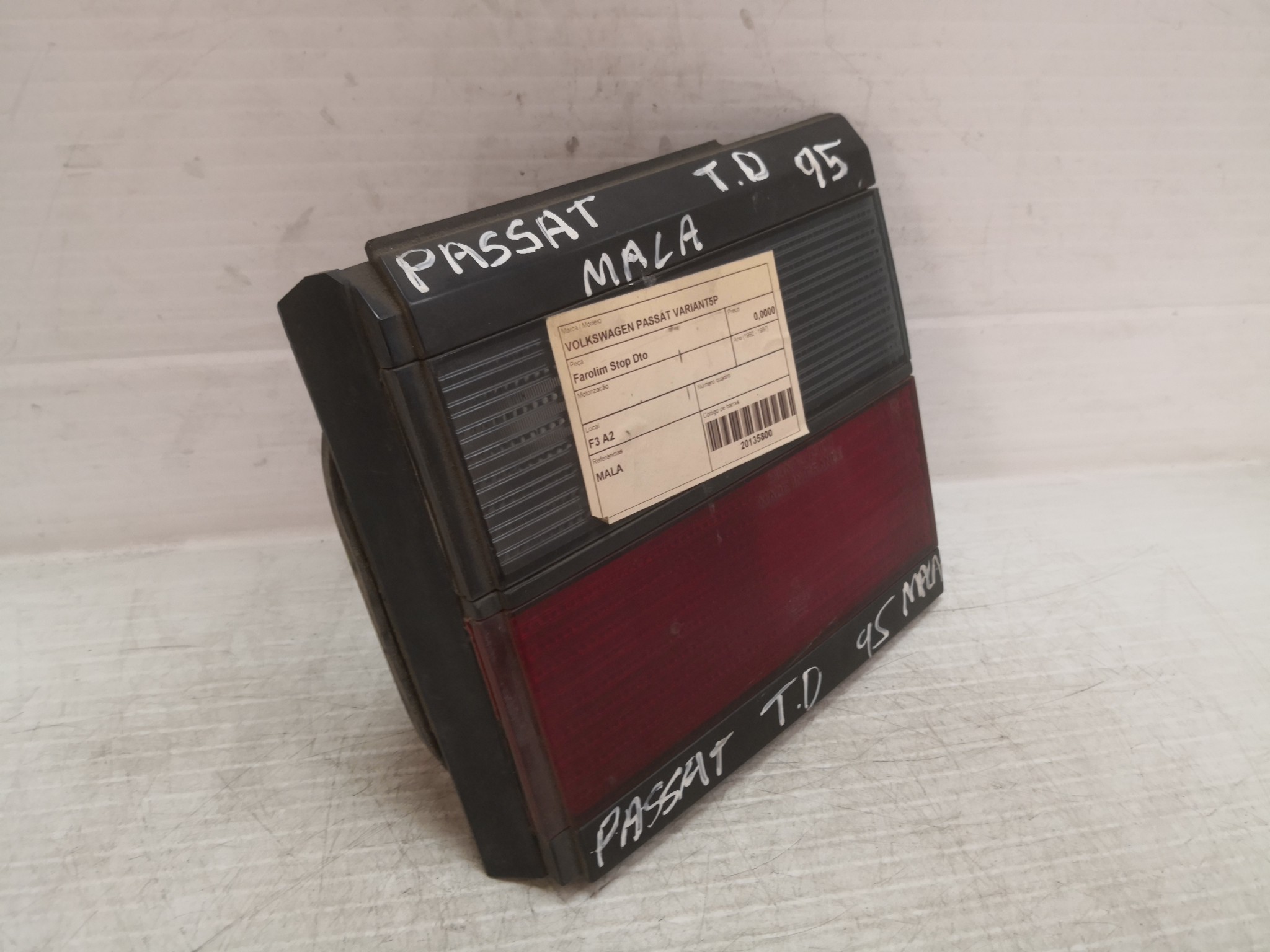 Farolim Stop Dto VOLKSWAGEN PASSAT Variant (3A5, 35I) | 88 - 97 Imagem-1