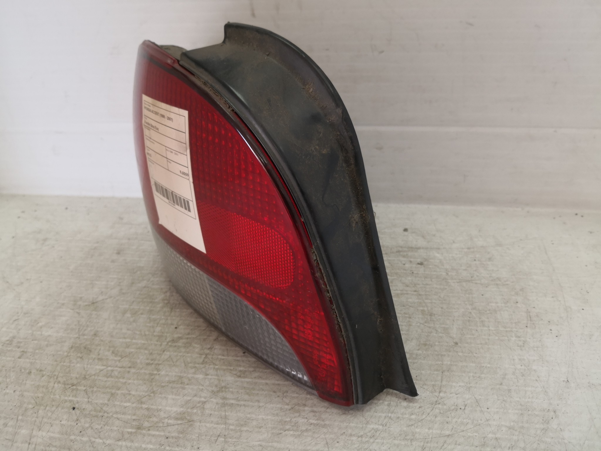 Farolim Stop Esq HYUNDAI ACCENT II três volumes (LC) | 99 - 17 Imagem-1