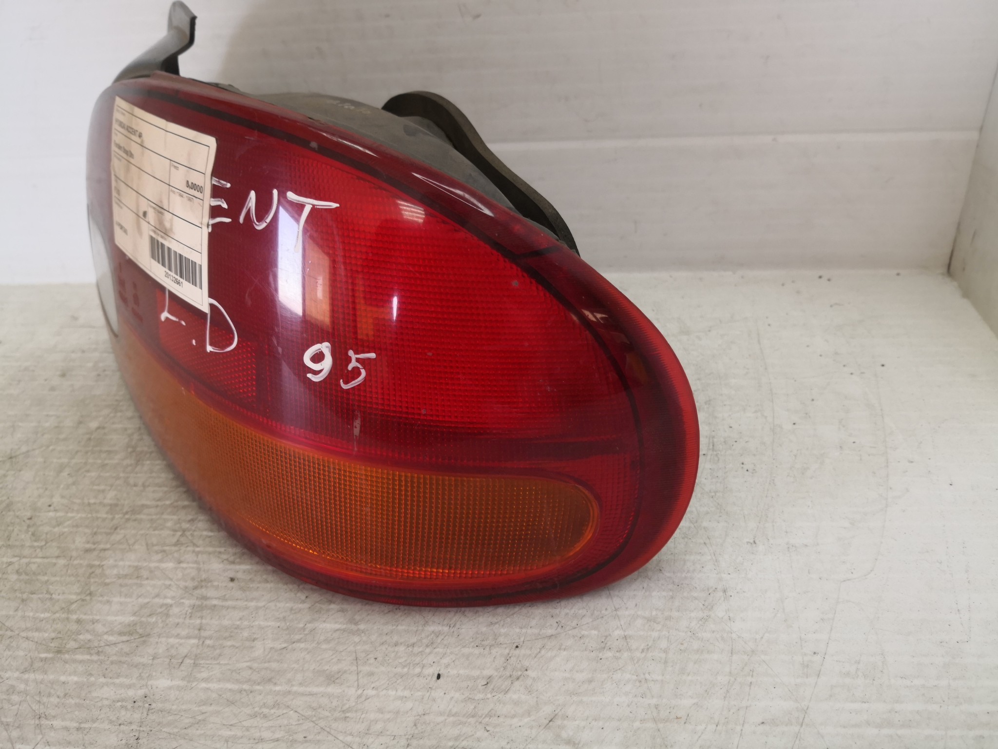 Farolim Stop Dto HYUNDAI ACCENT três volumes (X-3) | 94 - 00 Imagem-1