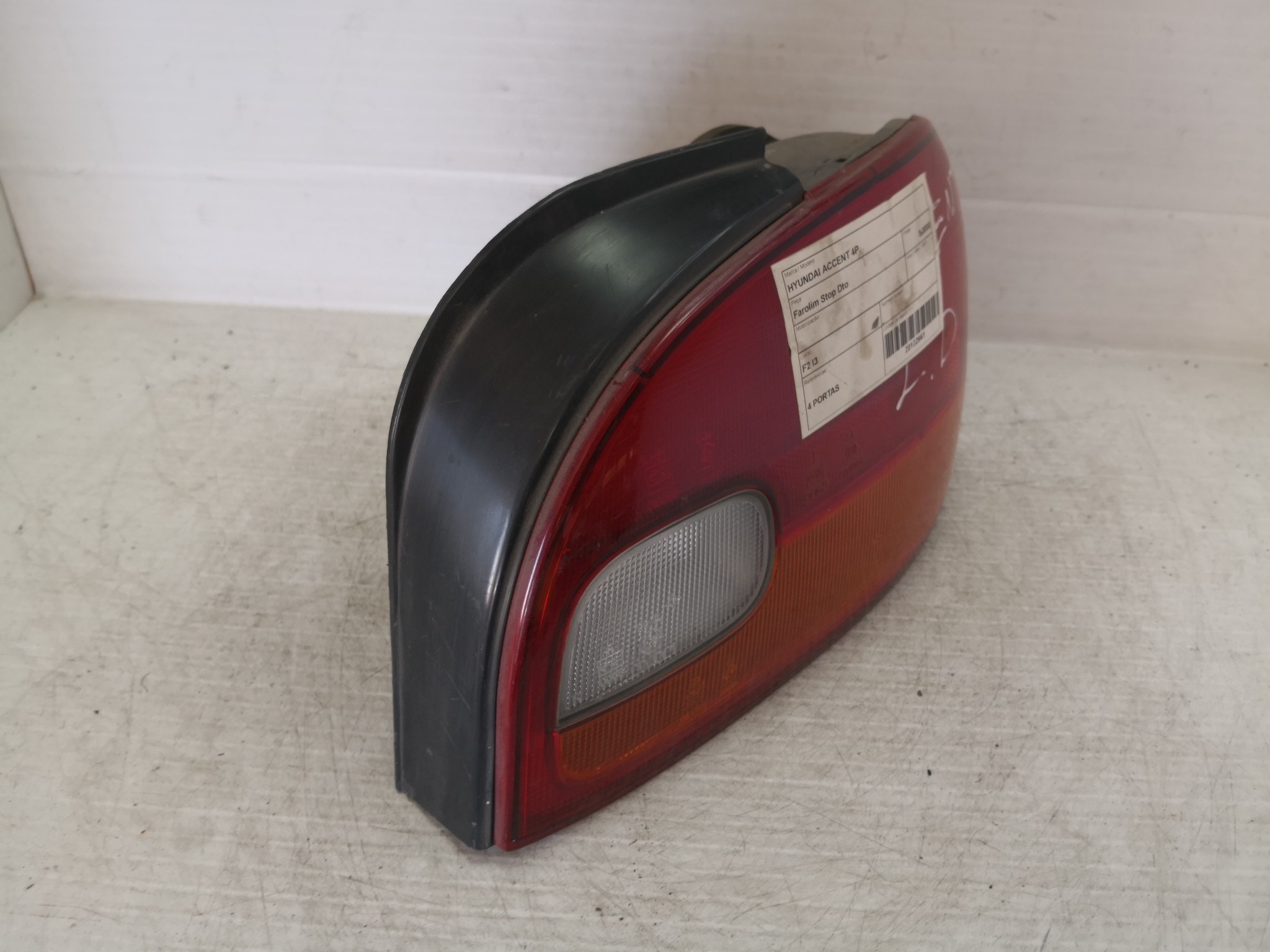 Farolim Stop Dto HYUNDAI ACCENT três volumes (X-3) | 94 - 00 Imagem-2